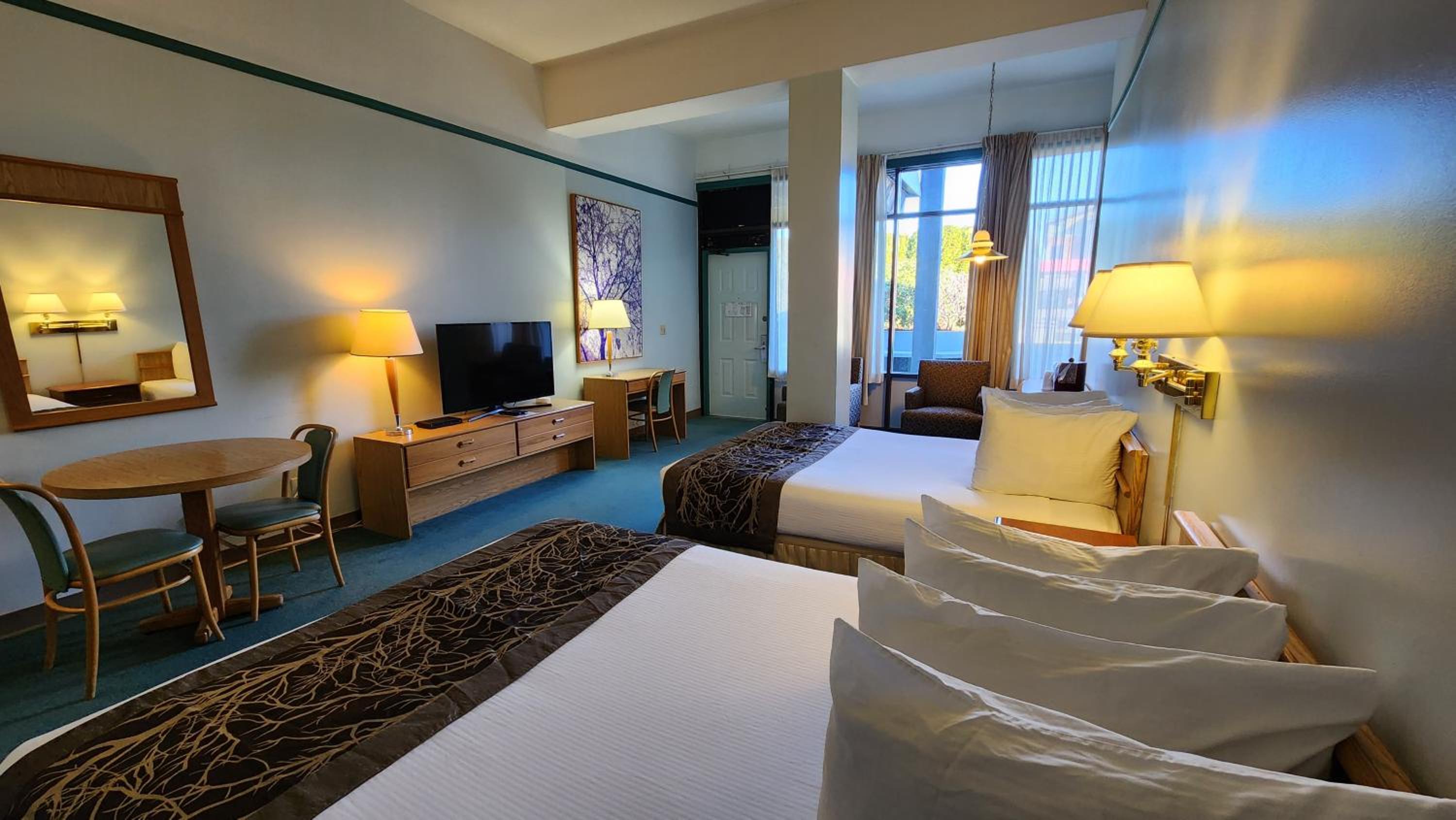 Pet Friendly Room w/Two Queen Beds & Kitchenette