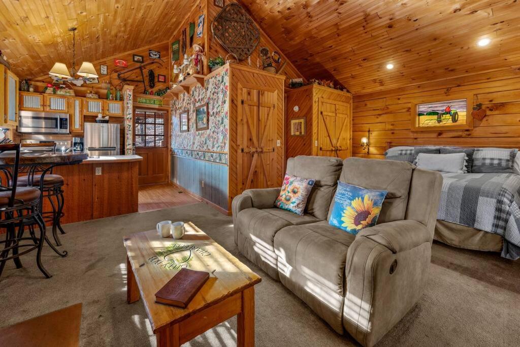 One-Bedroom House photo 1