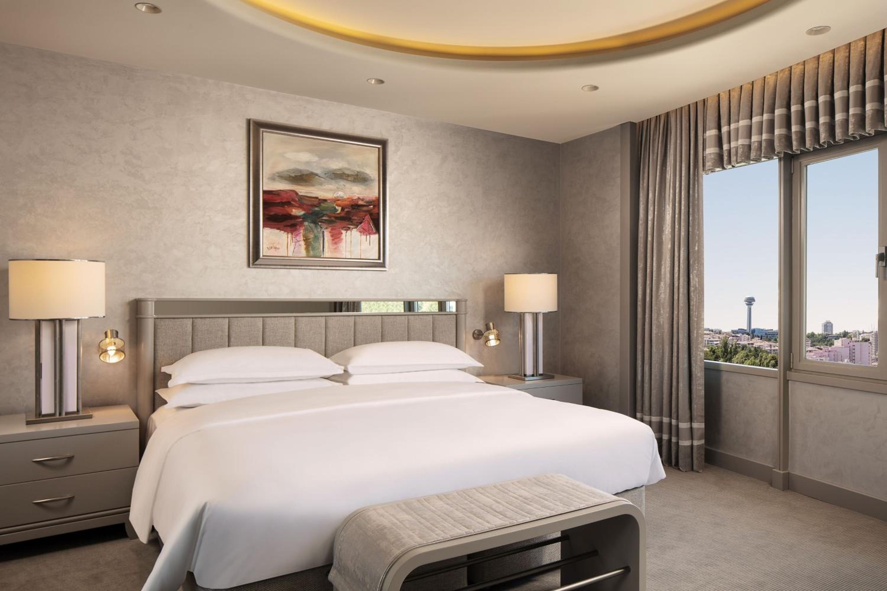 Executive Suite with Lounge Access