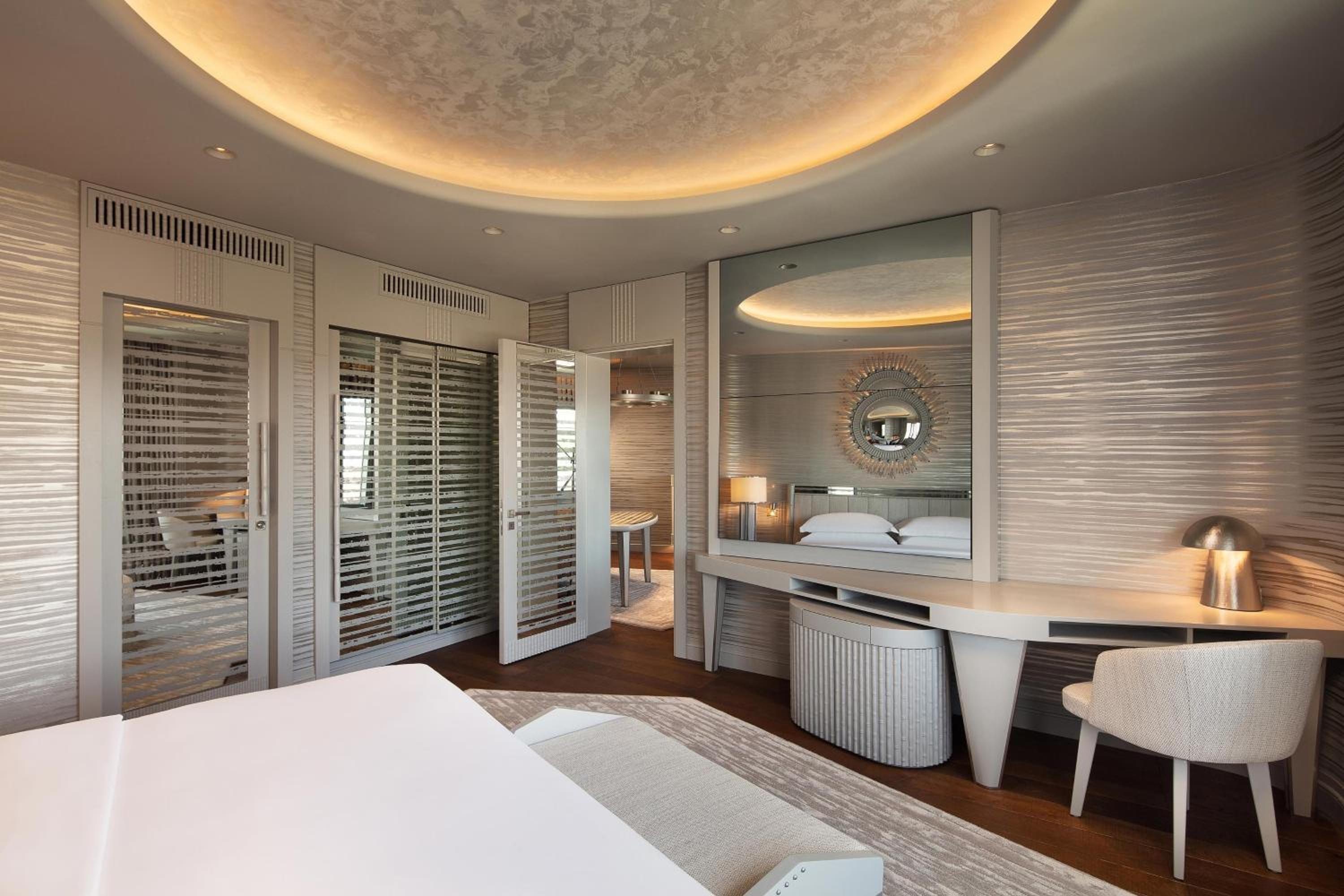 Premium Suite with Club Lounge Access