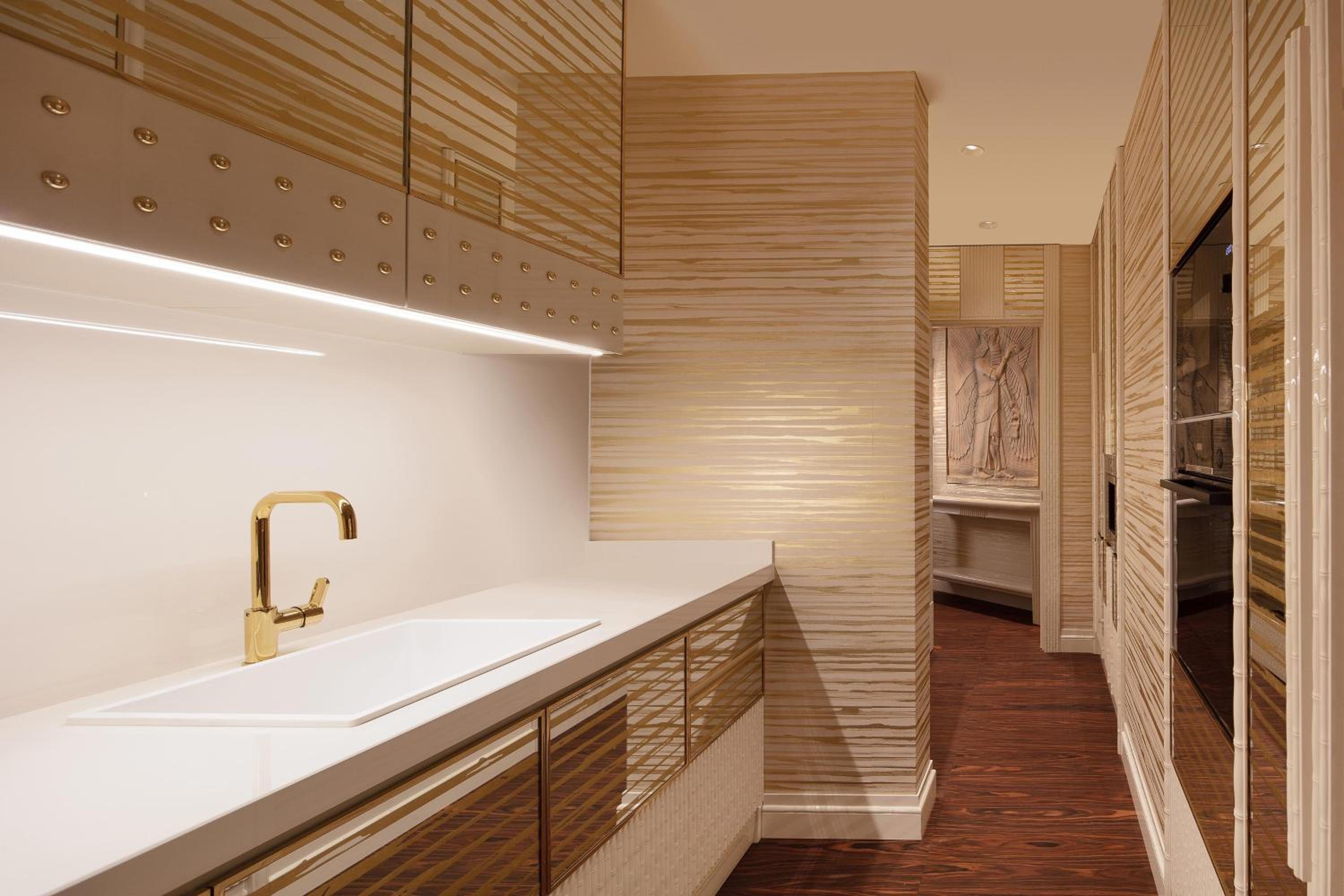 Presidential King Suite - Club Lounge Access