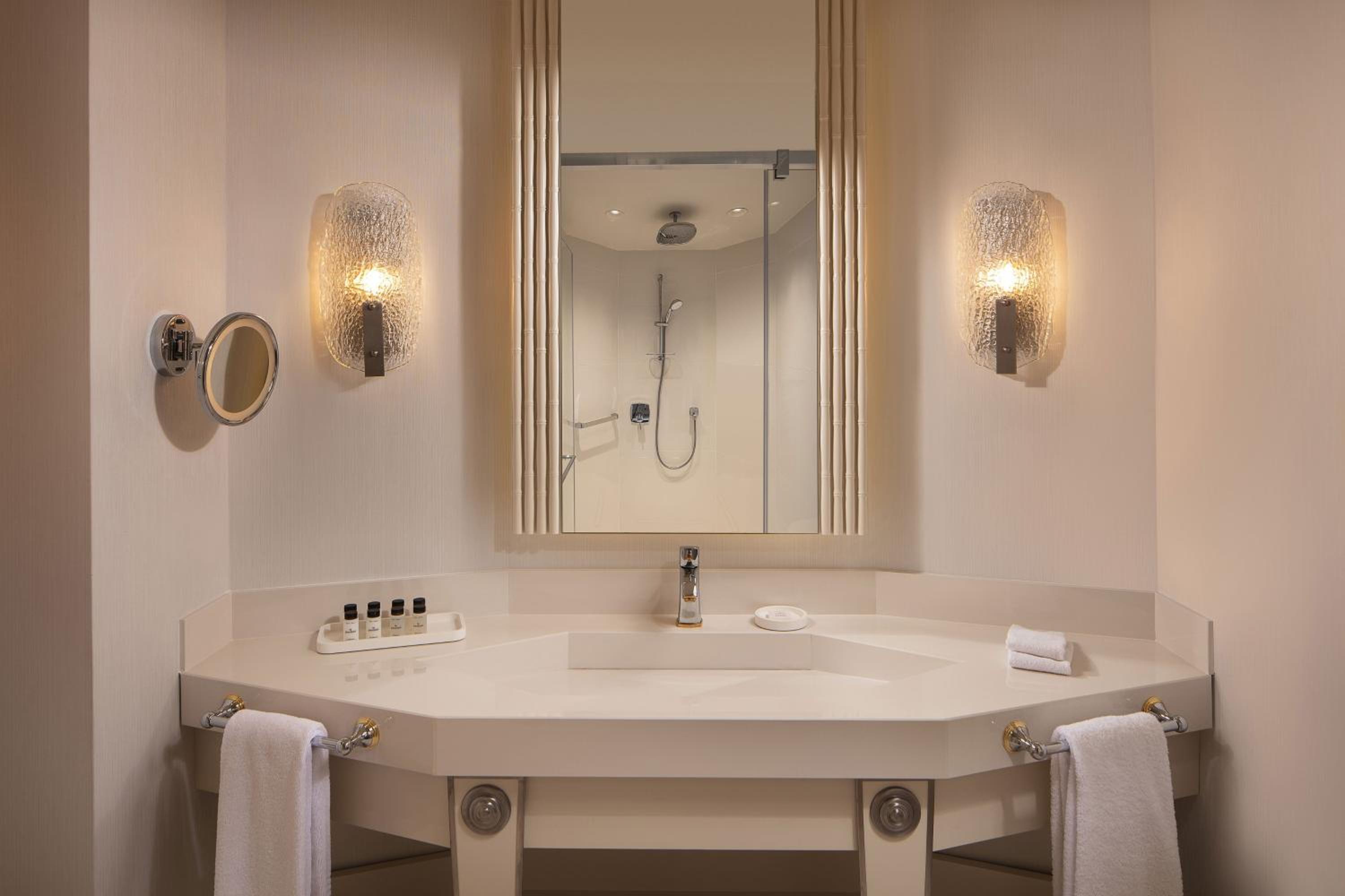 Premium Suite with Club Lounge Access