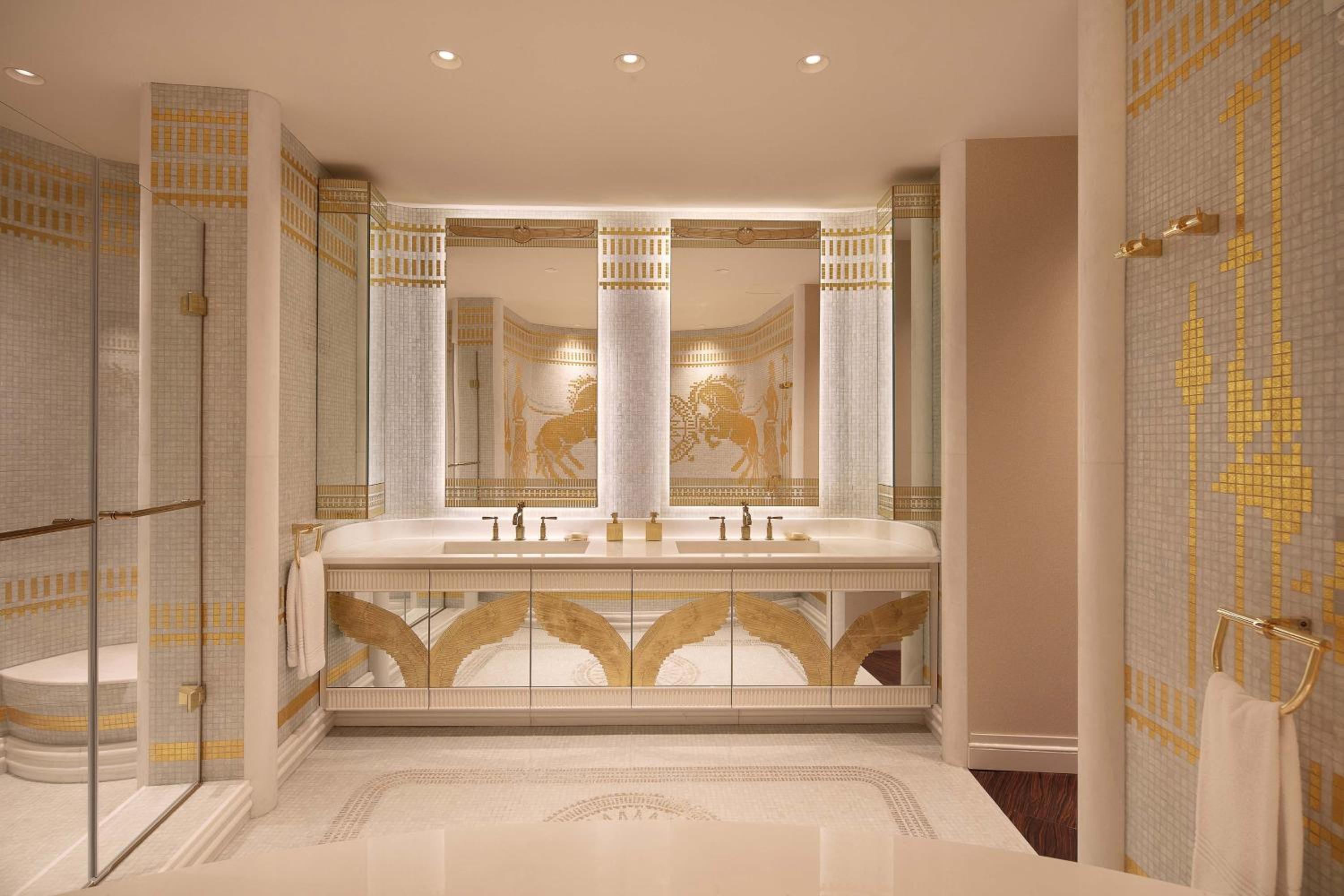 Presidential King Suite - Club Lounge Access