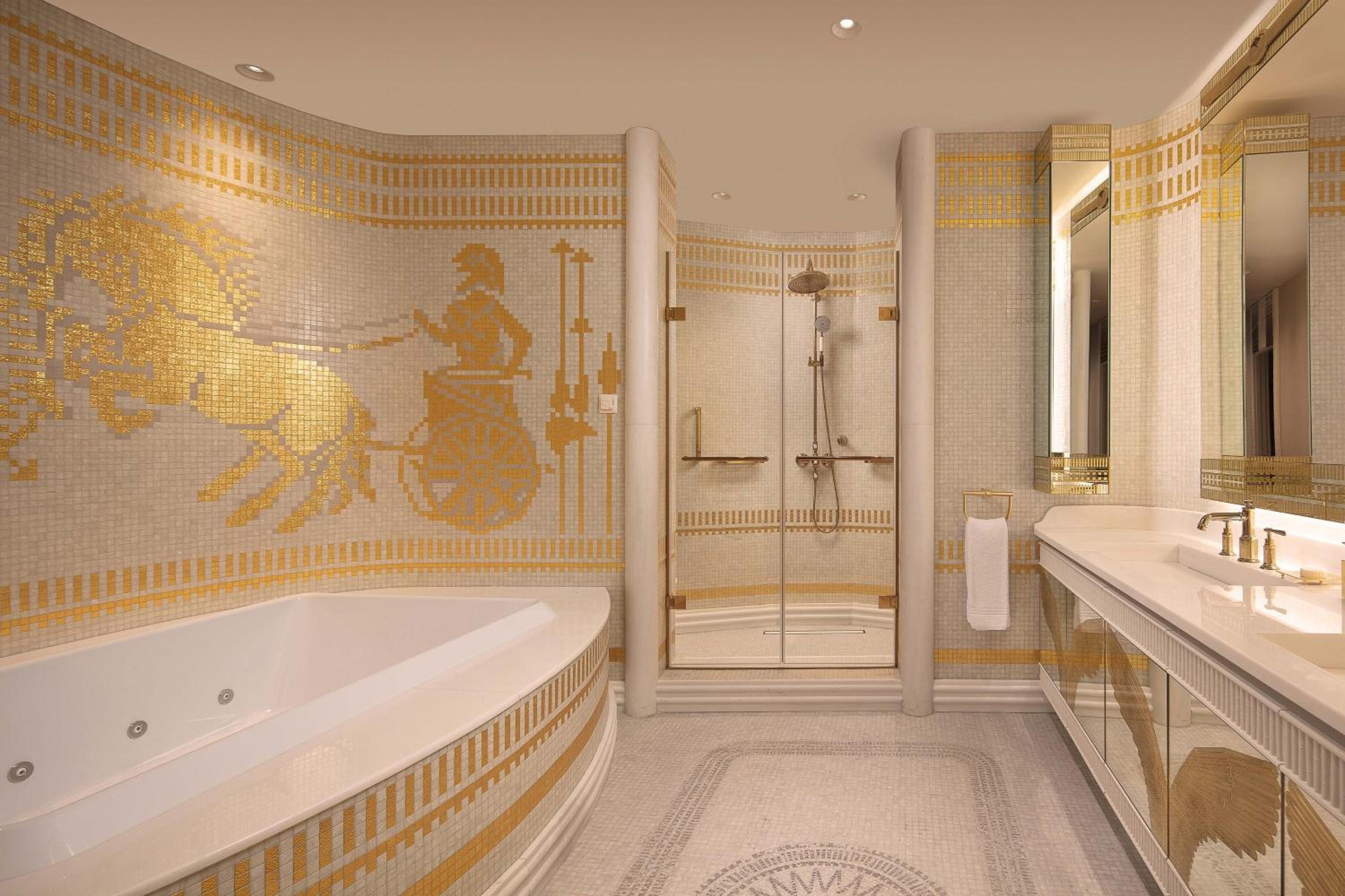 Presidential King Suite - Club Lounge Access thumbnail 5