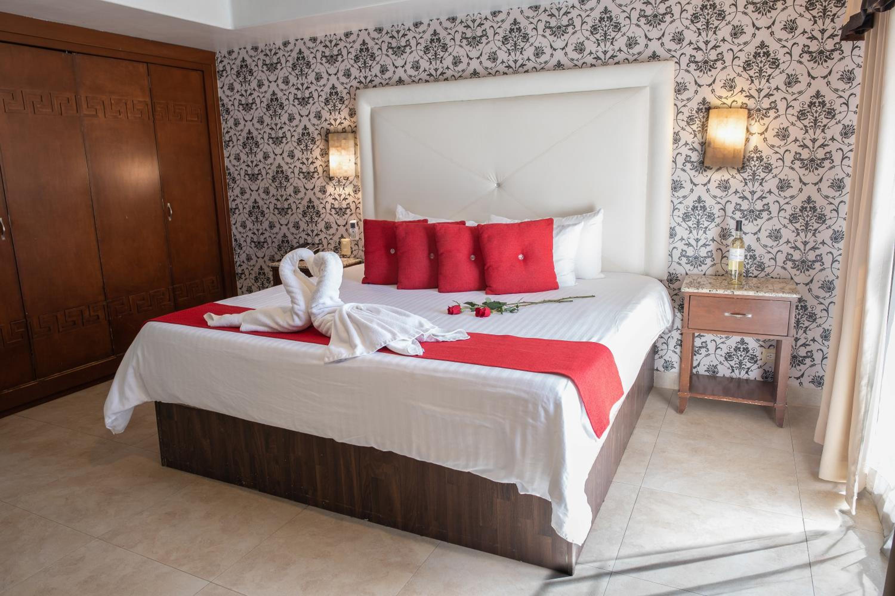 Deluxe Suite with Spa Bath
