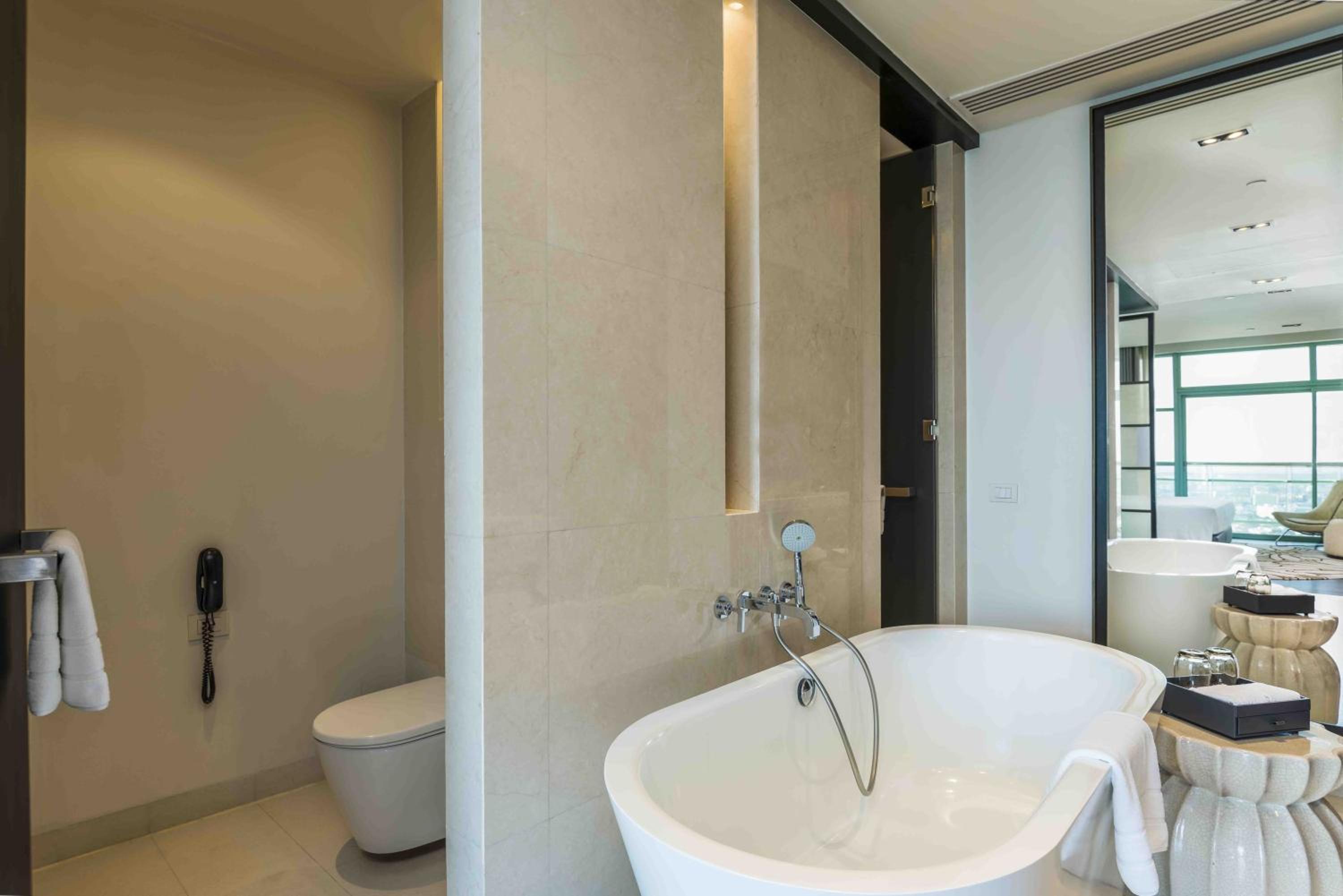 Premier Suite Two Bedroom thumbnail 6