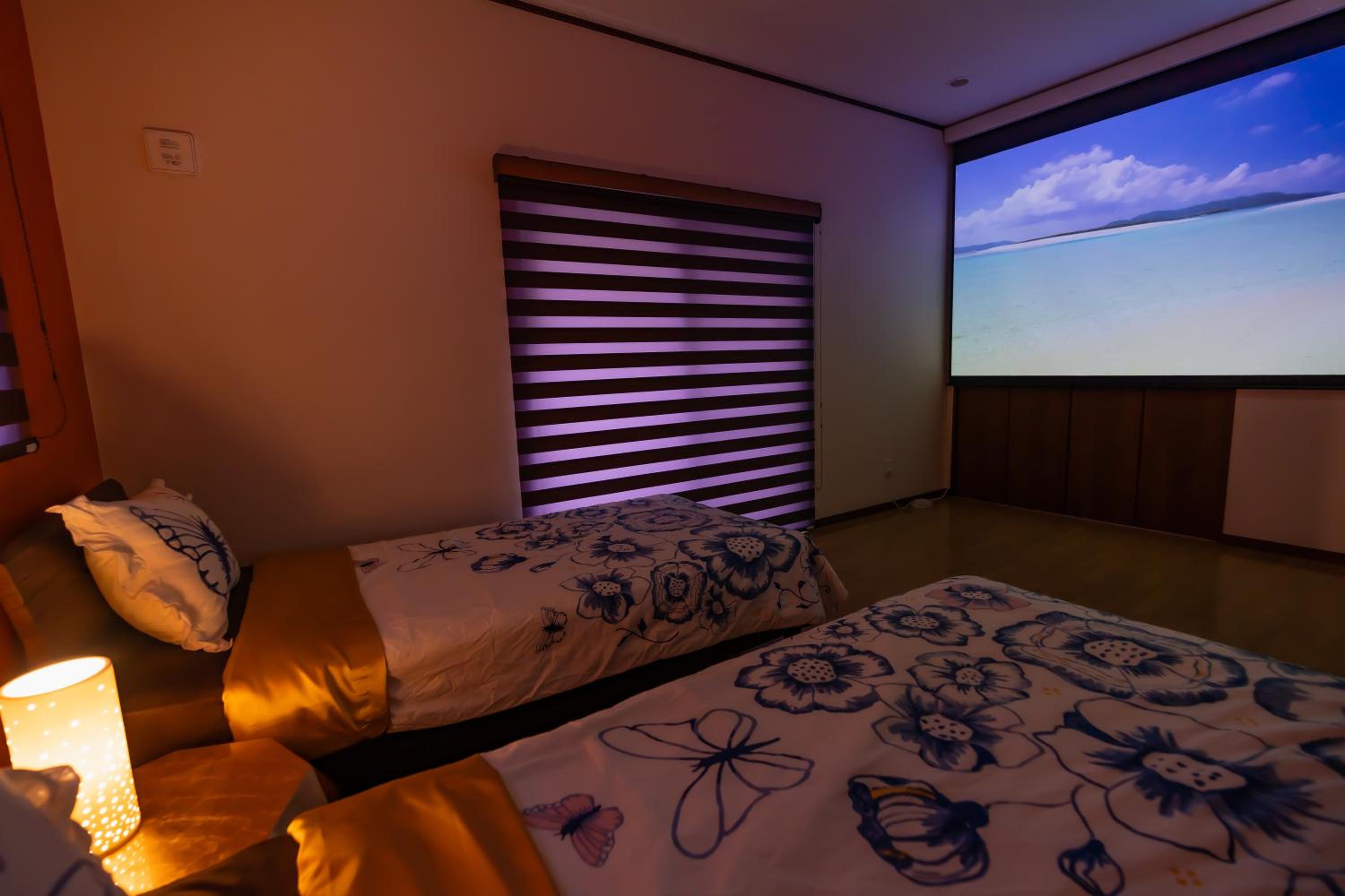 Family Room with Side Sea View - Photo 10