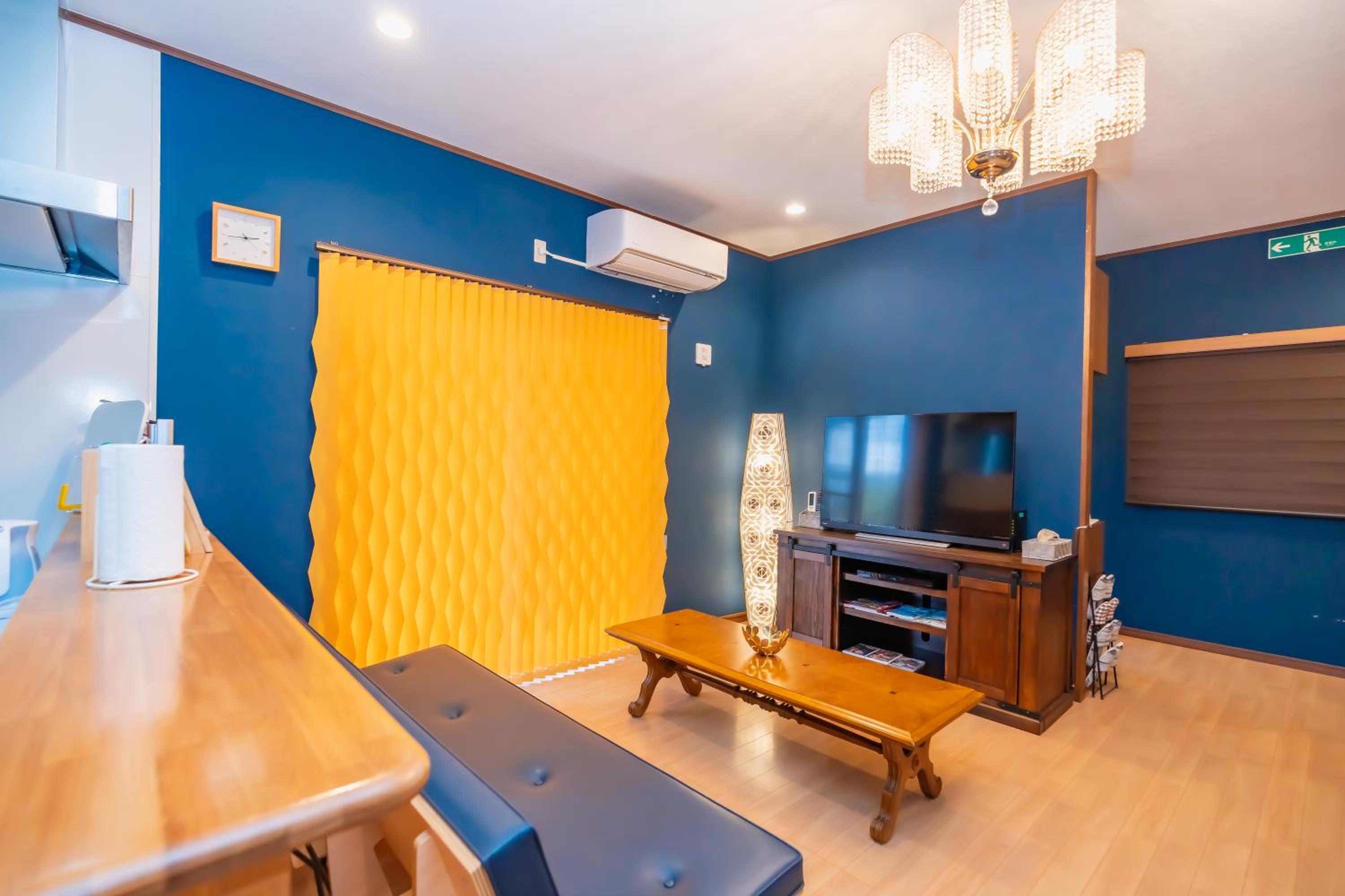 Family Room with Side Sea View - Photo 7