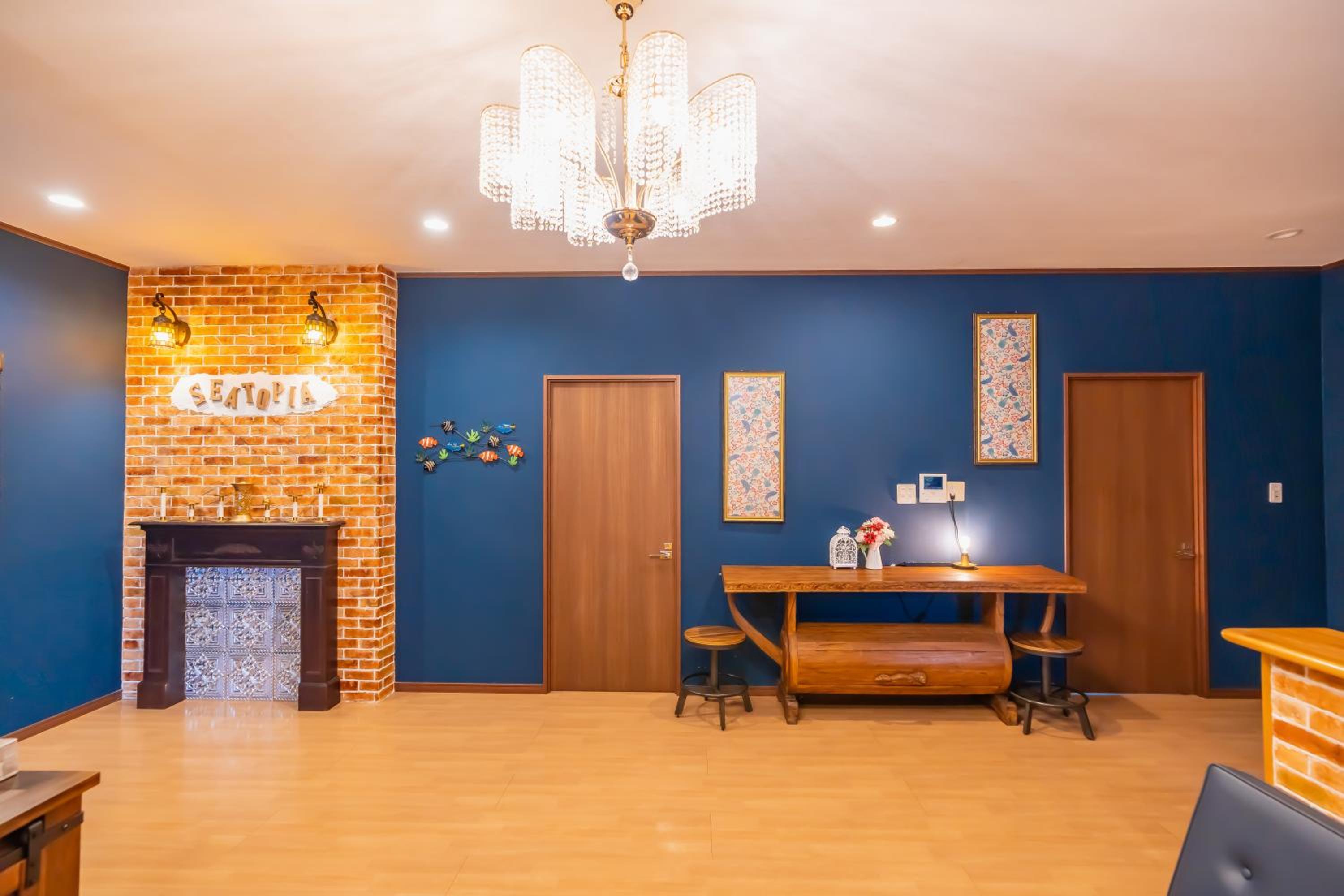 Family Room with Side Sea View - Photo 6