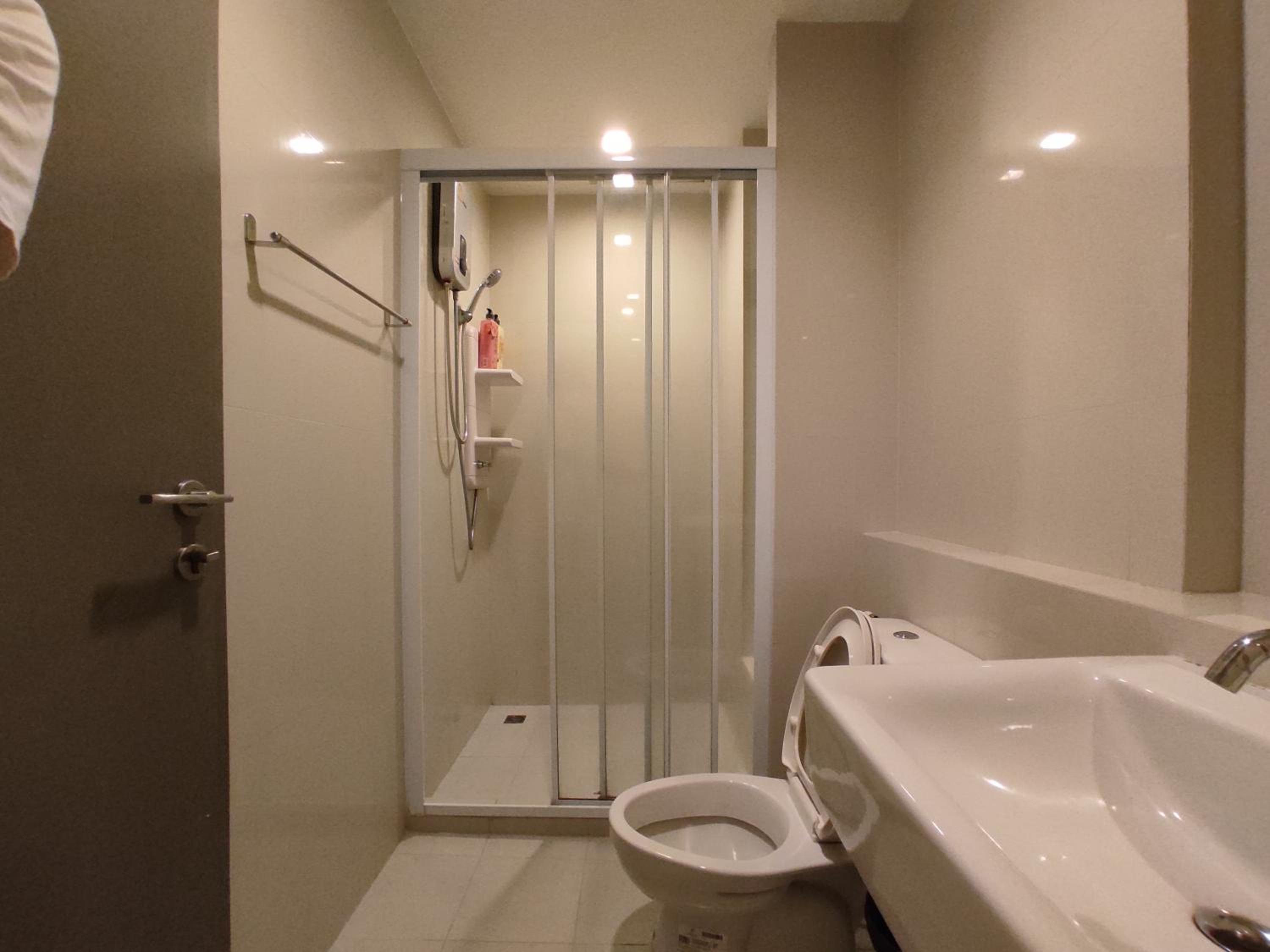 One-Bedroom Apartment - Photo 3