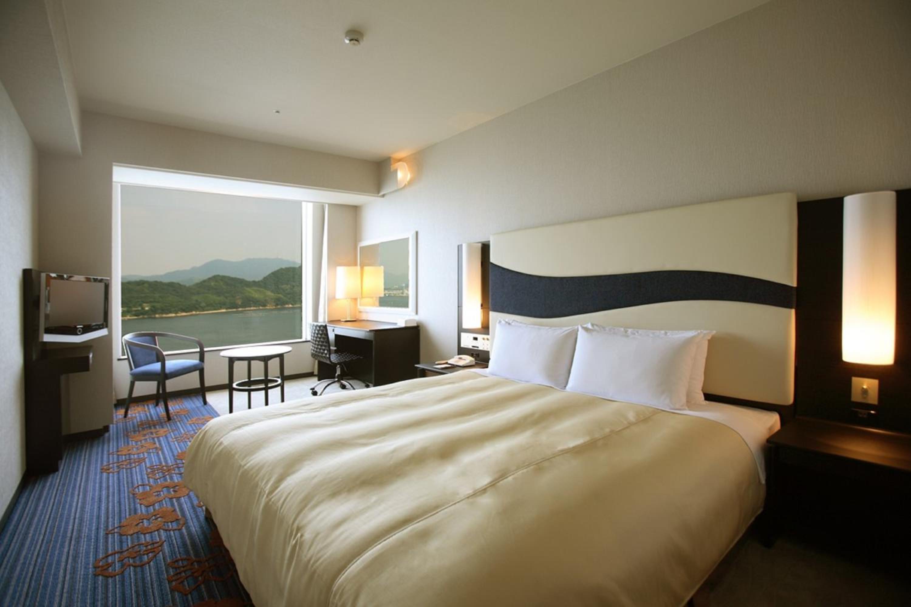 Premium Floor King Room - Non-Smoking - Photo 1
