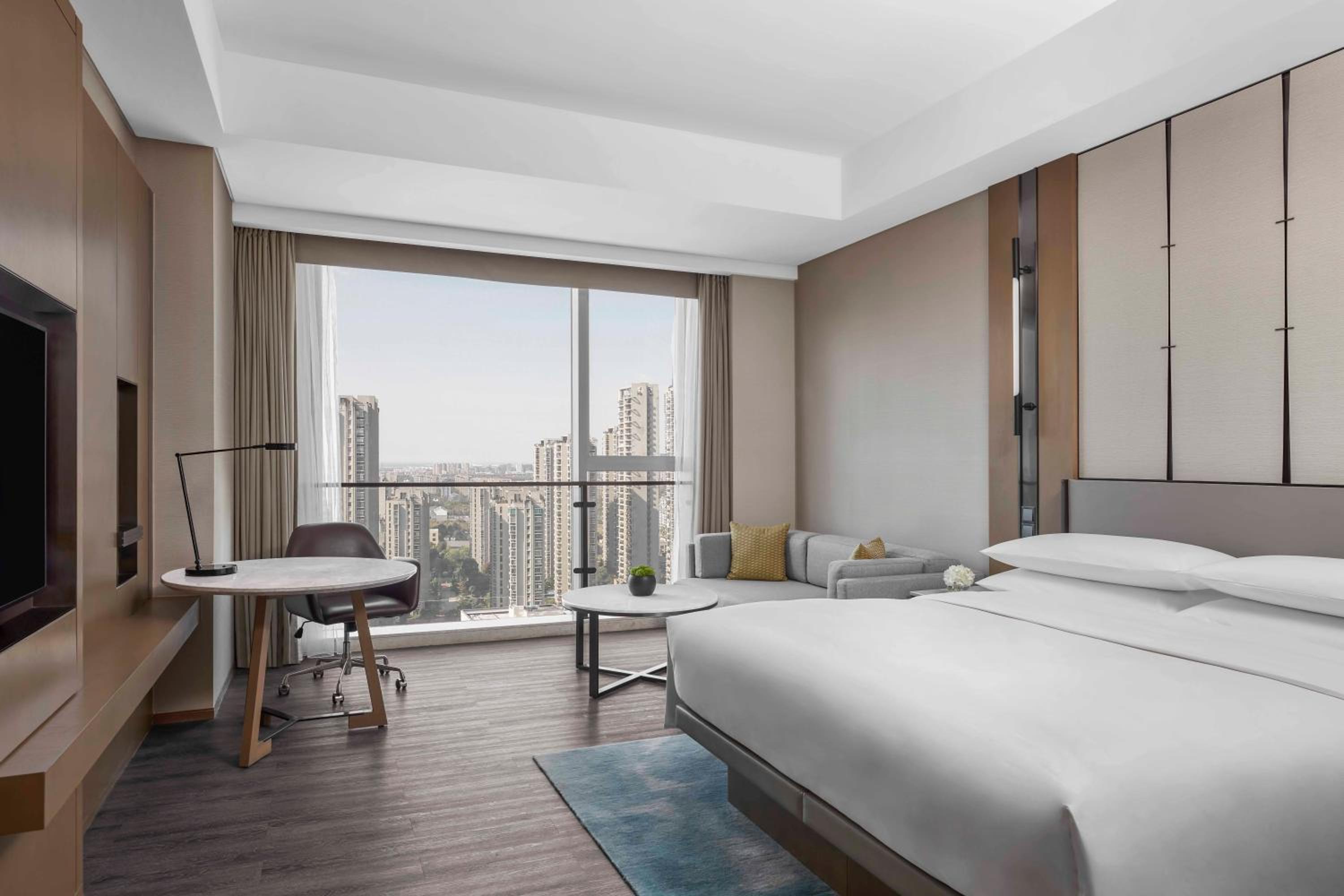 Deluxe King Room photo 2