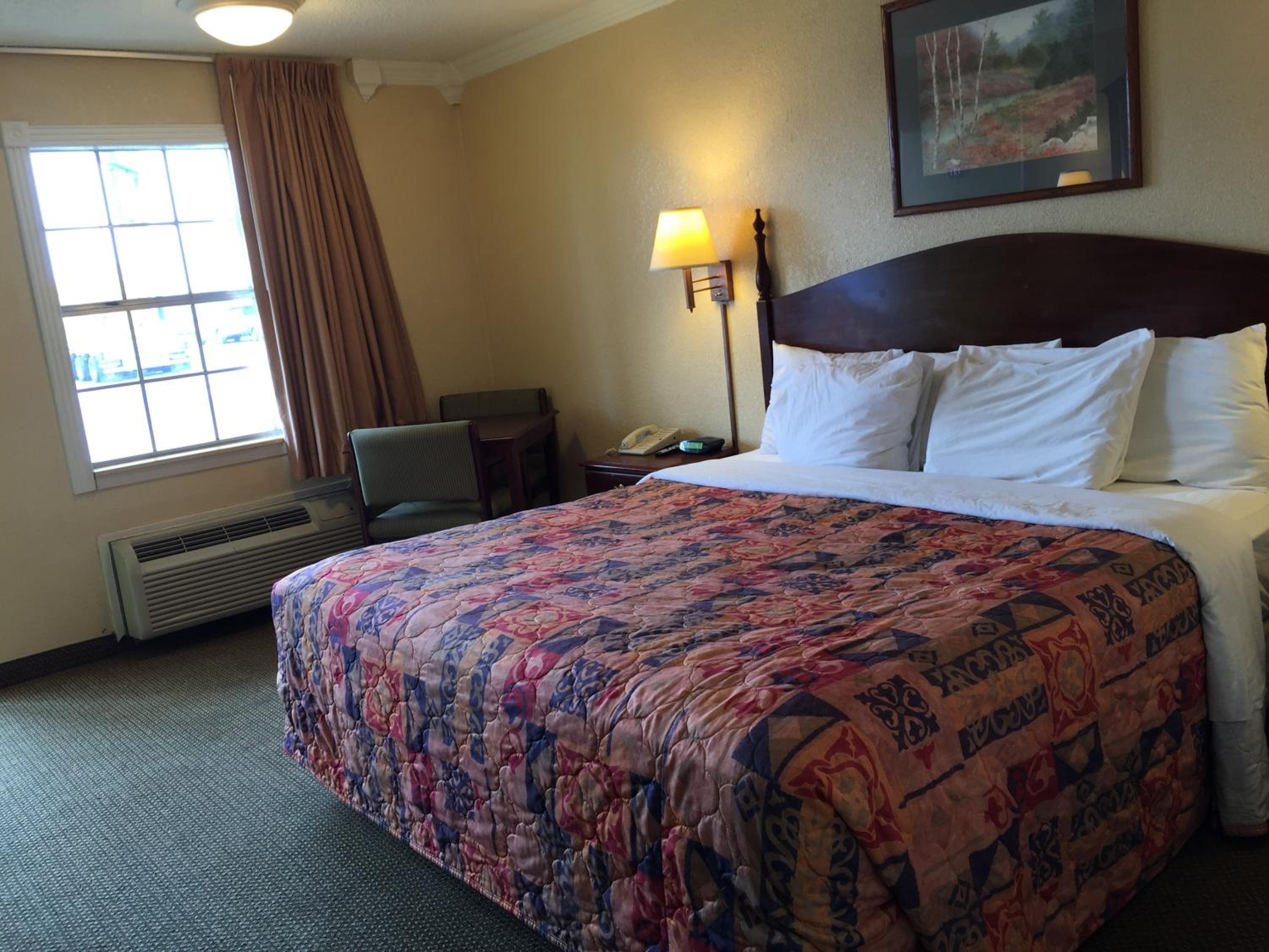 King Room - Non-Smoking - Photo 6