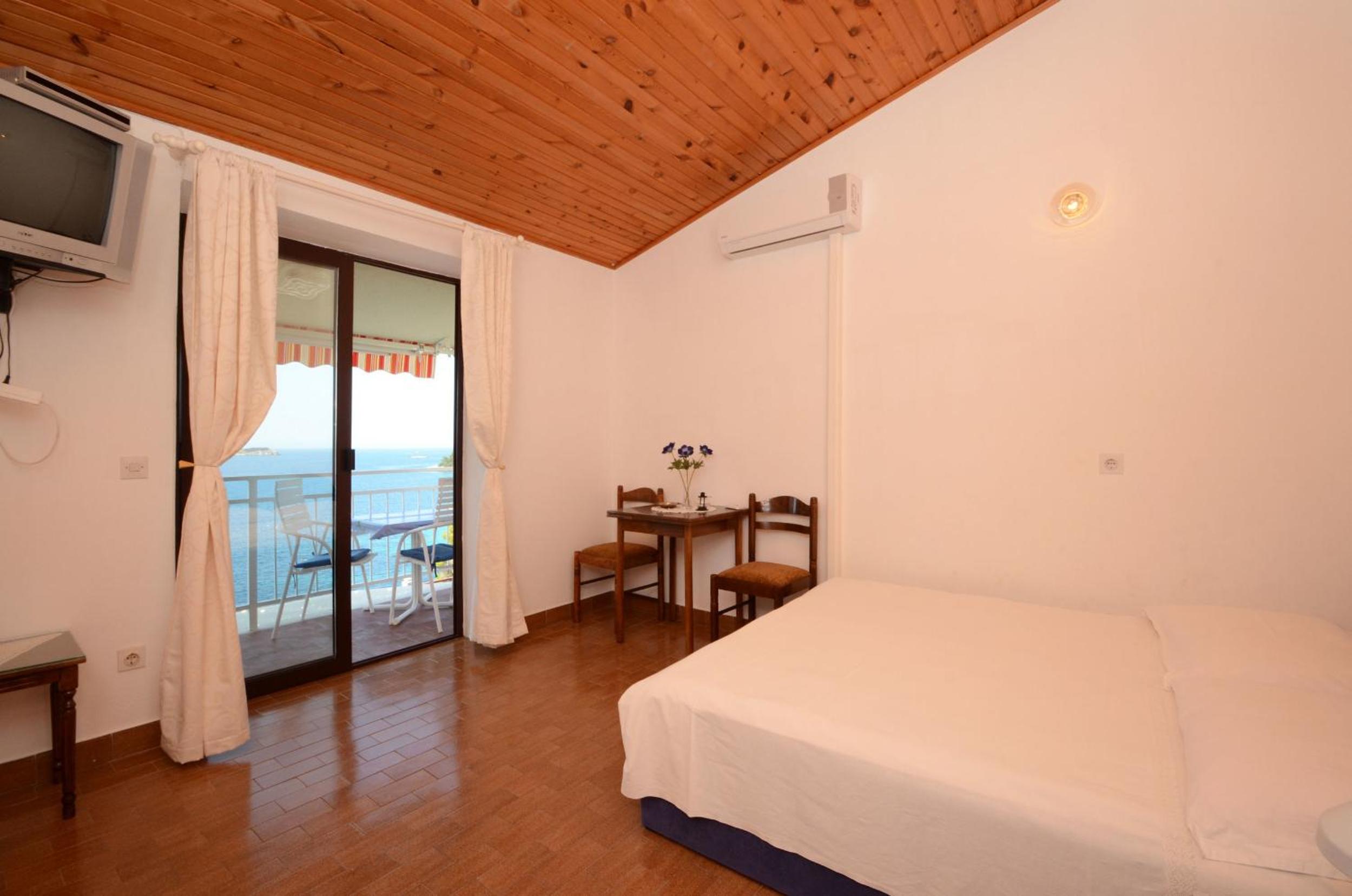 One-Bedroom Apartment With Balcony And Sea View