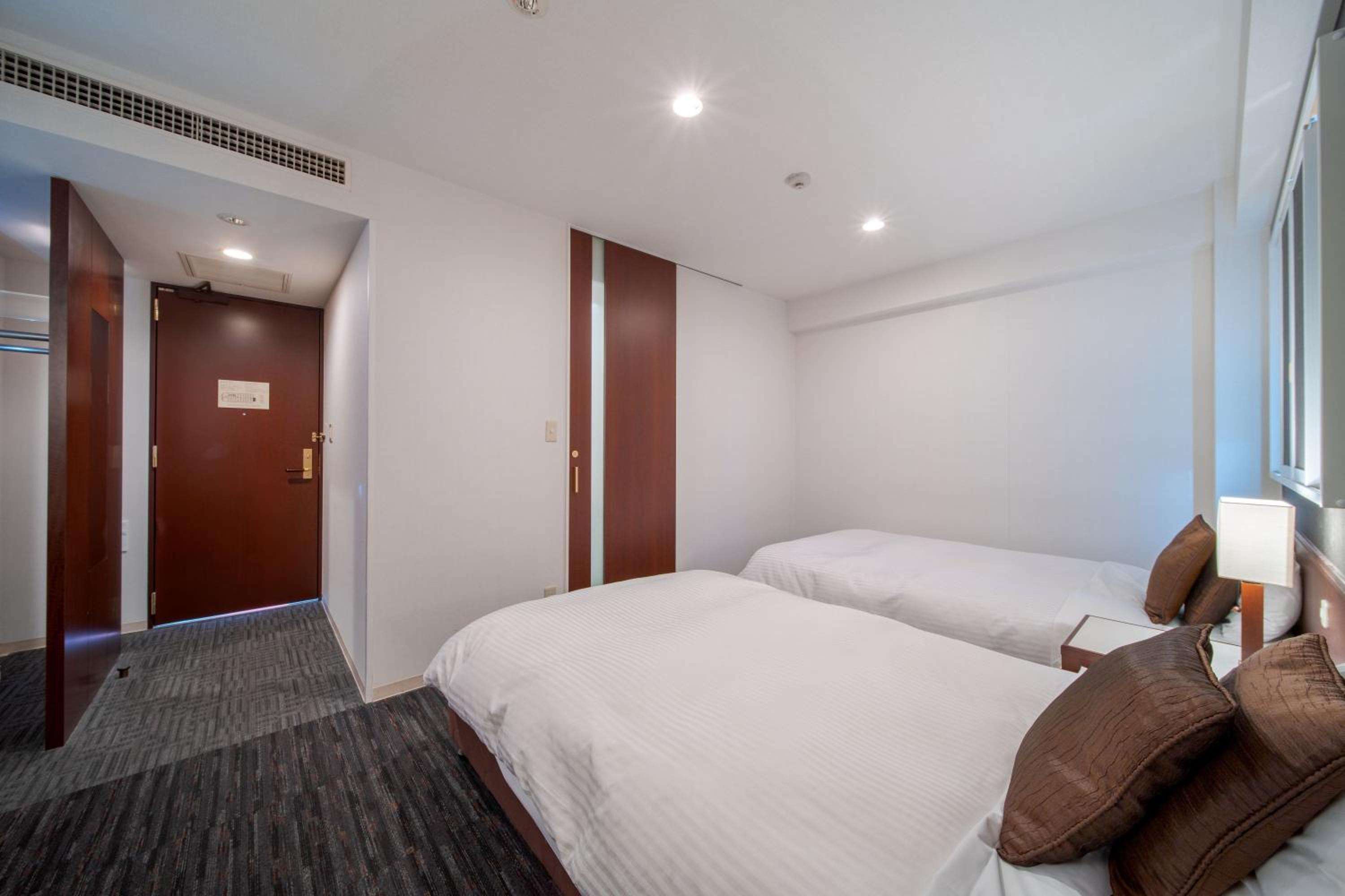 Twin Room - Smoking - Photo 2