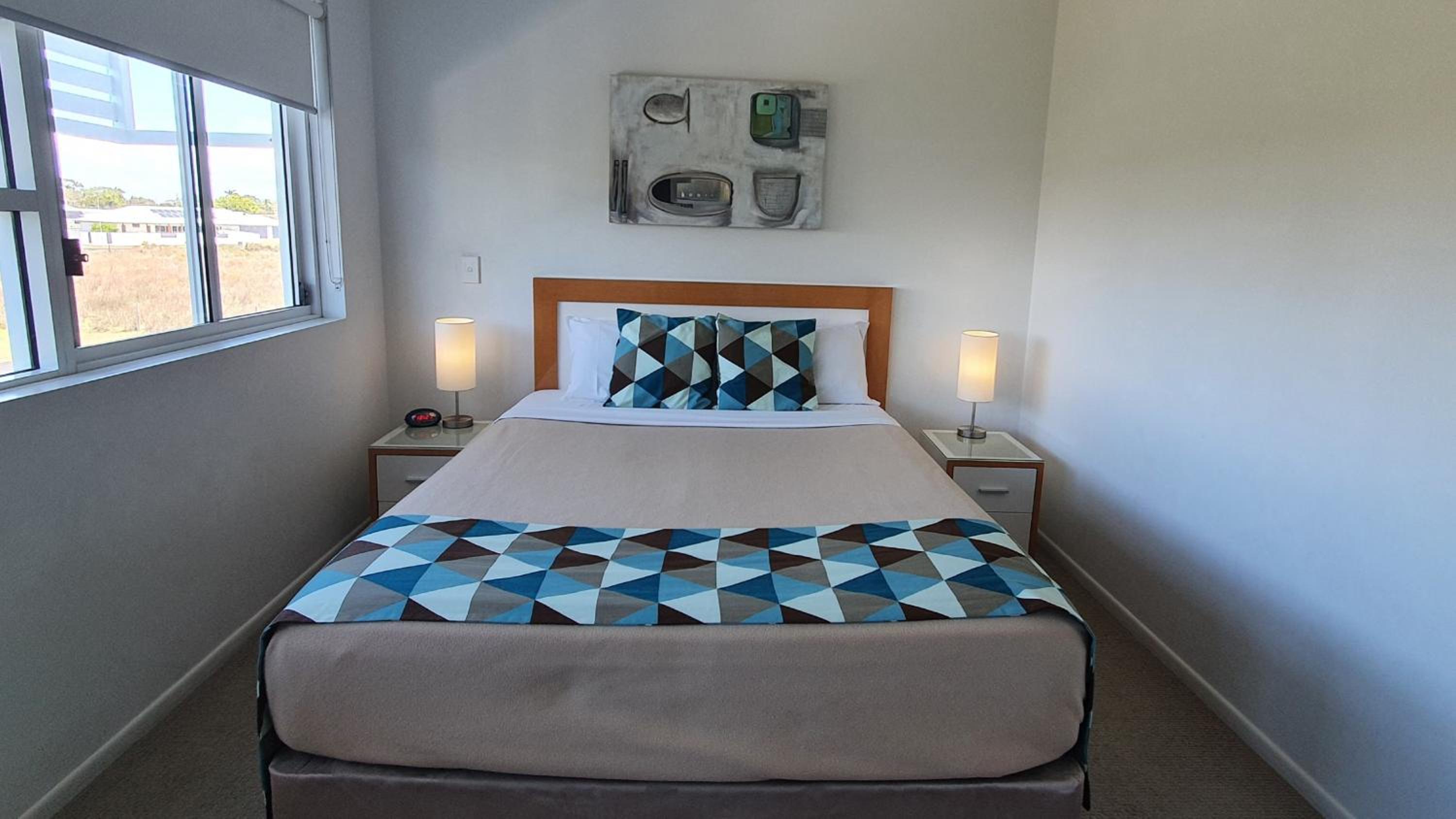 Two-Bedroom Apartment with Park View 7N+