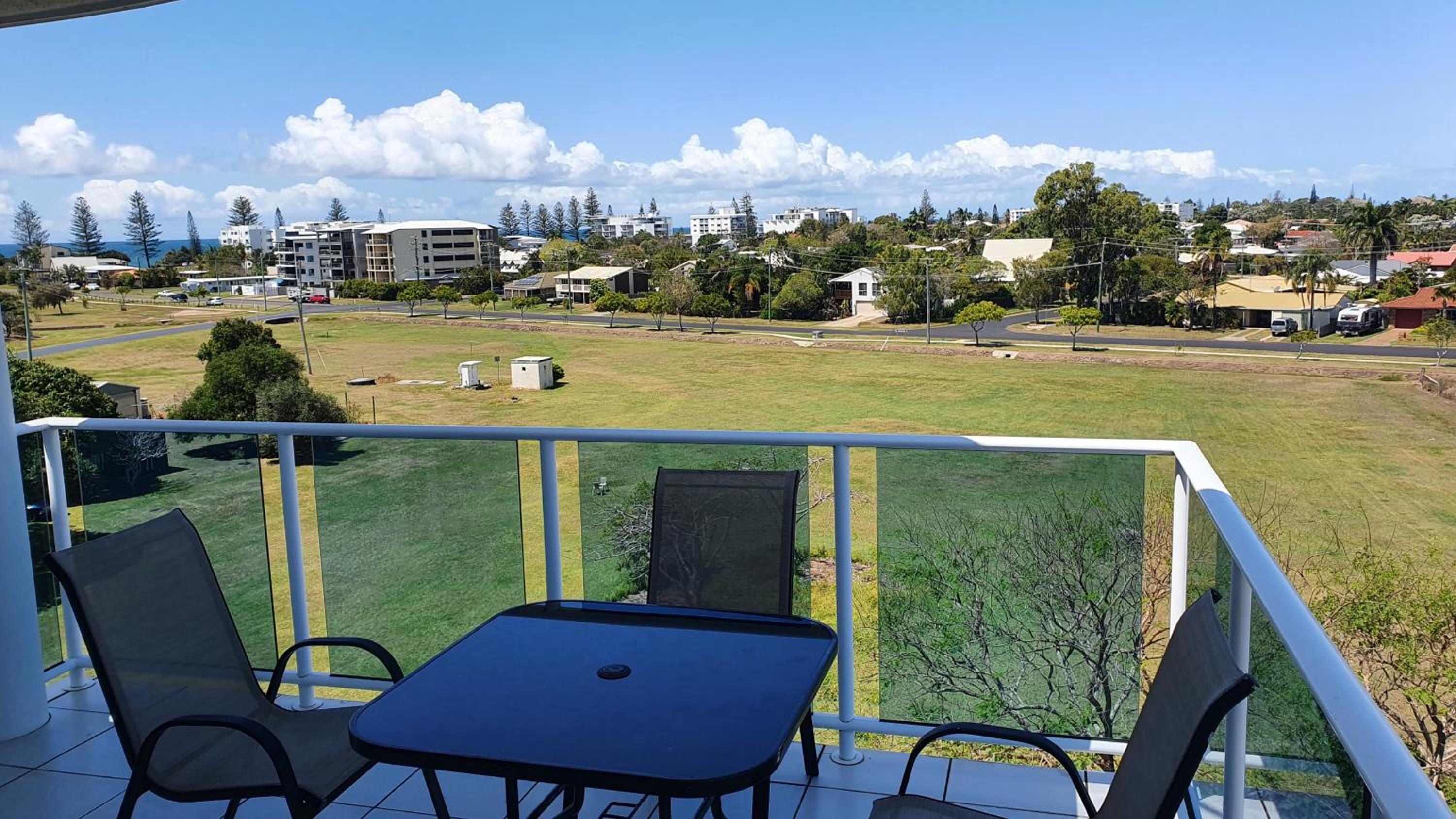 One-Bedroom Apartment with Park View 7N+