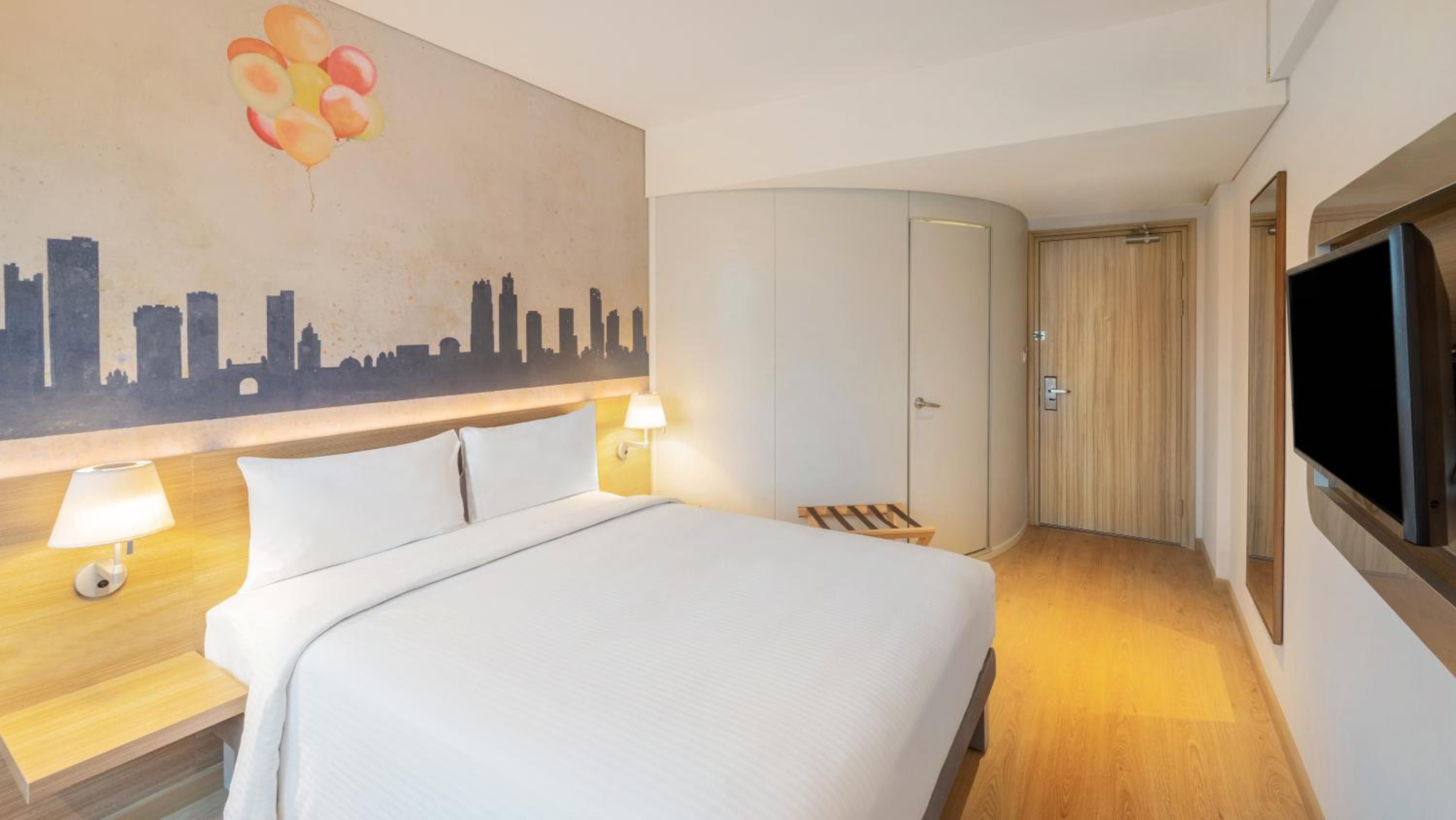 Standard Room with 1 Queen Bed - Photo 4