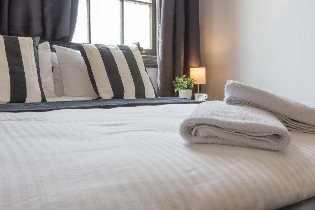 Quadruple Room with Shared Bathroom