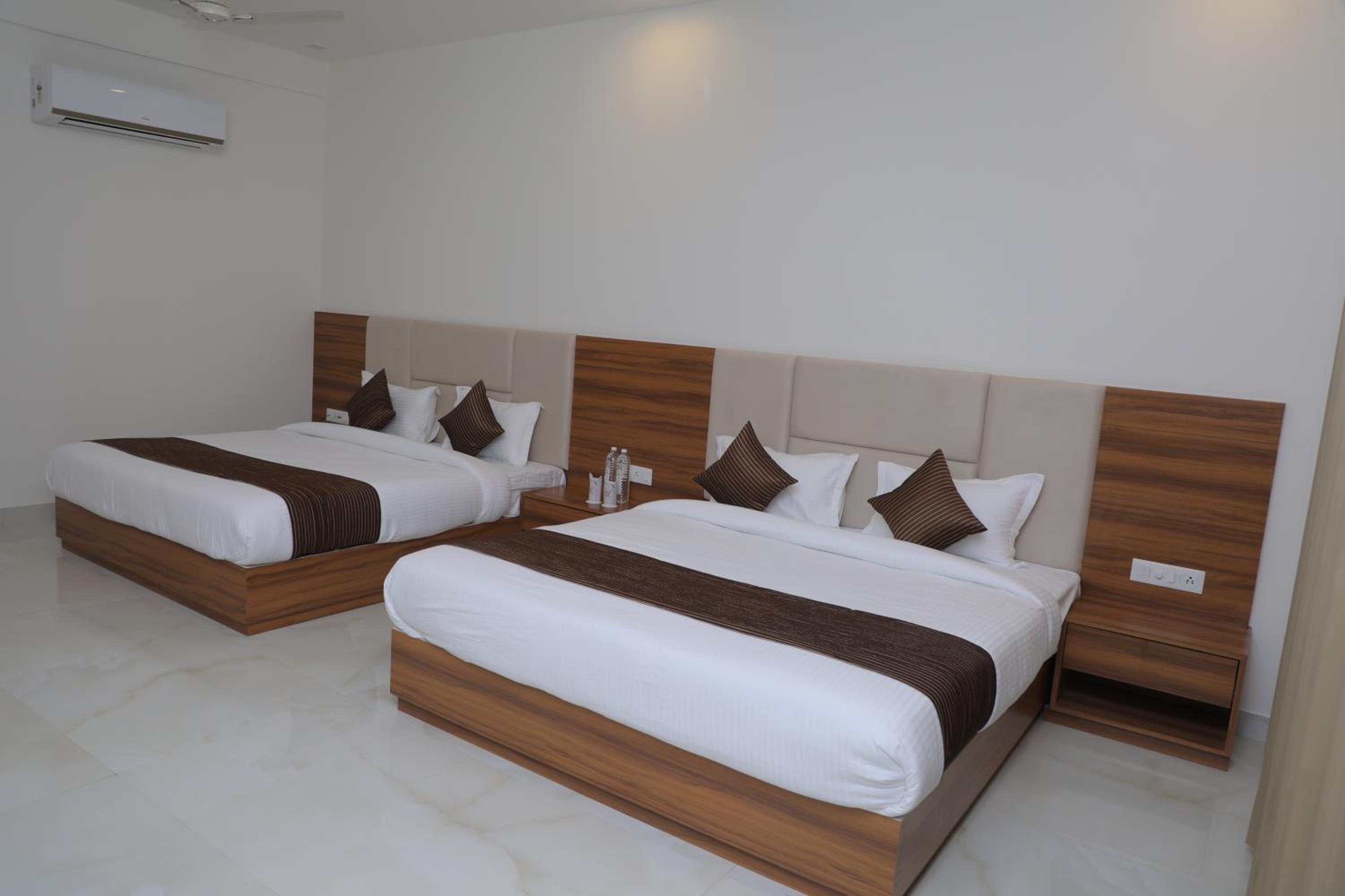 Deluxe Double or Twin Room photo 2