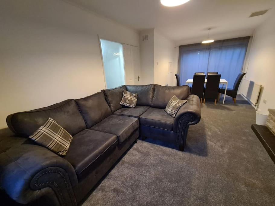 Three-Bedroom Apartment photo 1