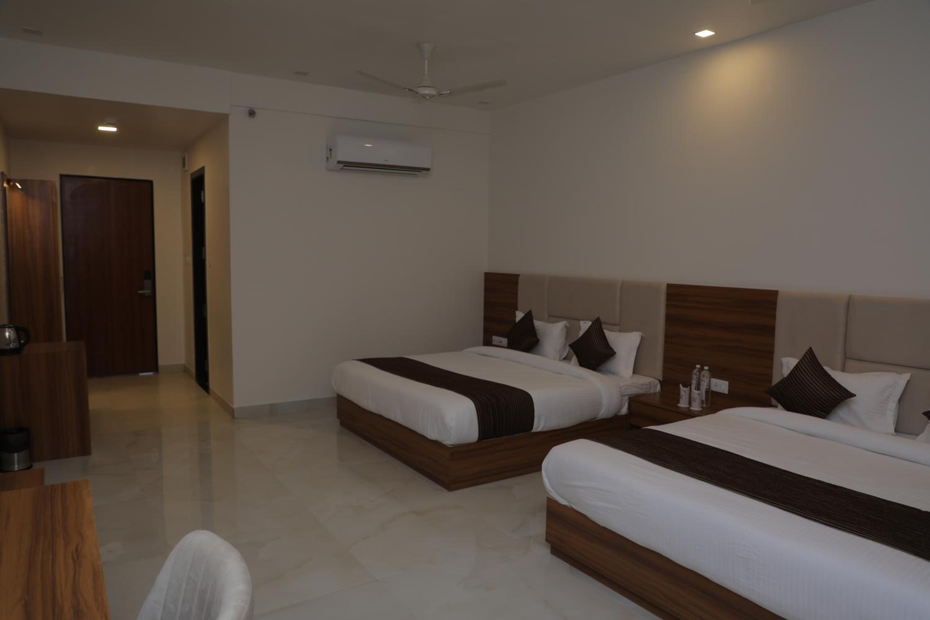Deluxe Double or Twin Room photo 3