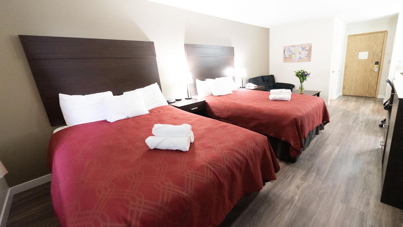 Queen Room with Two Queen Beds - Non-Smoking - Photo 1