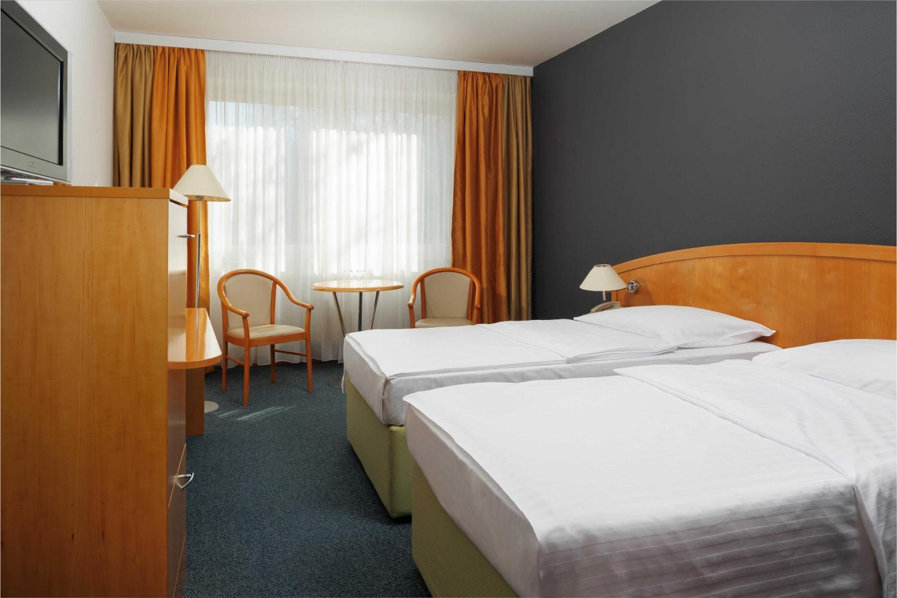 Classic Twin or Double Room - Photo 8