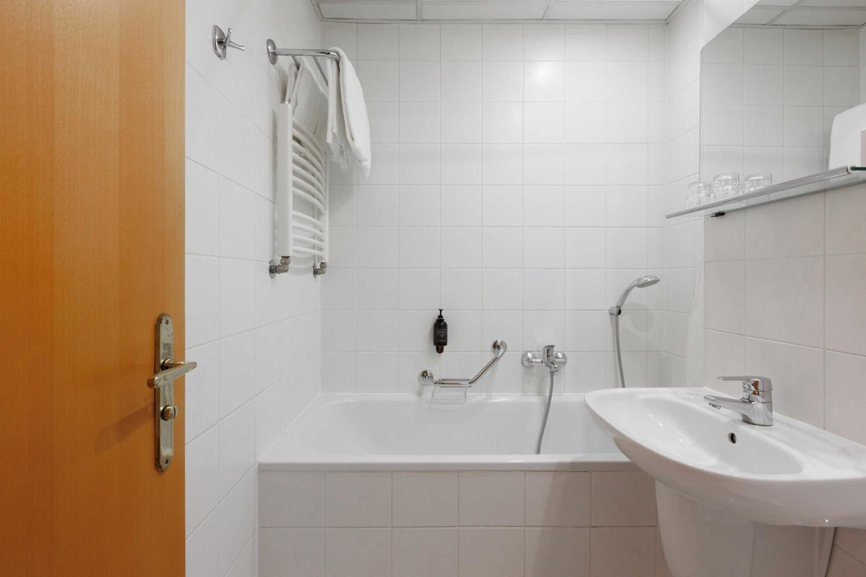Classic Twin or Double Room - Photo 3