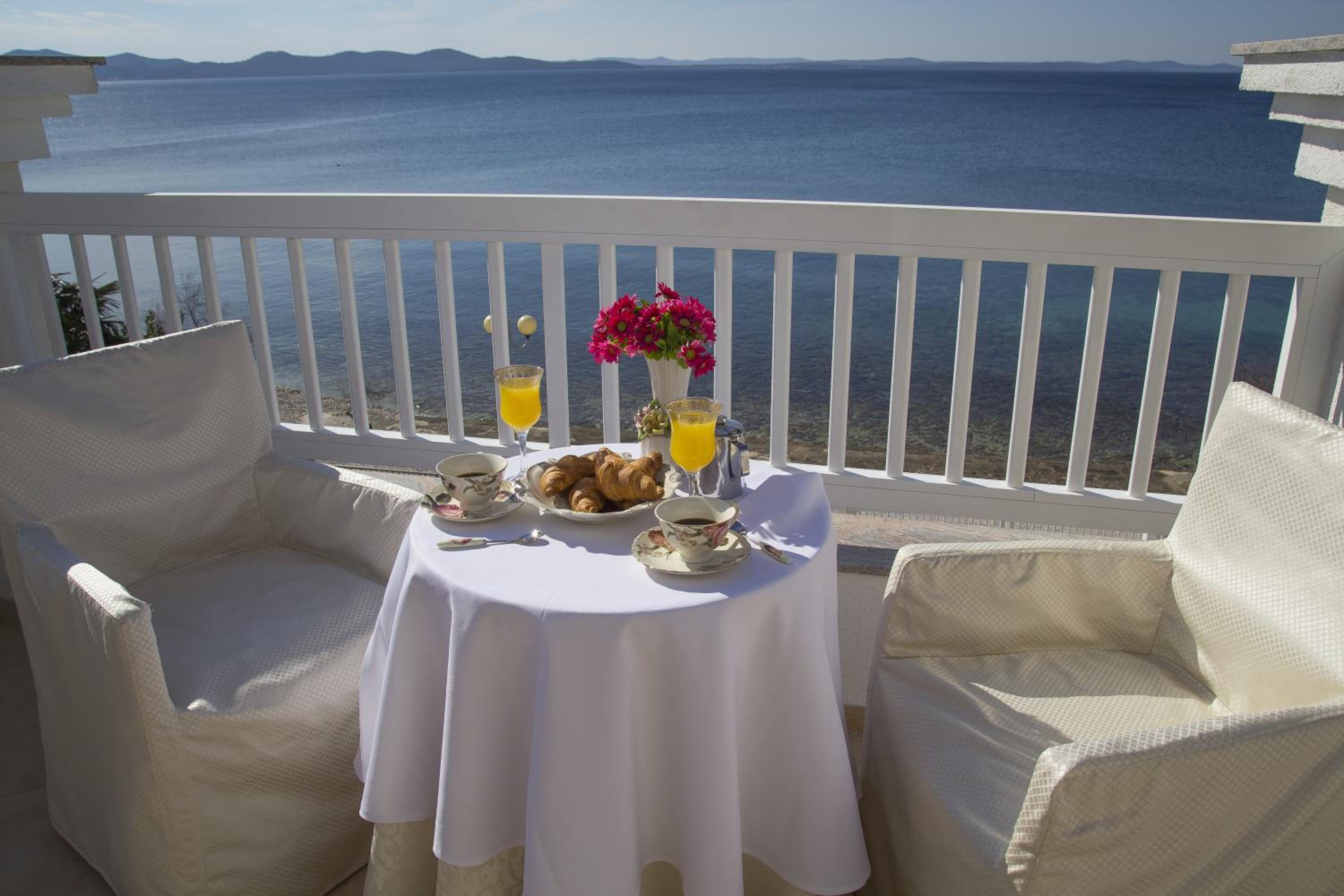 Superior Double Room with Balcony and Sea View - Photo 2