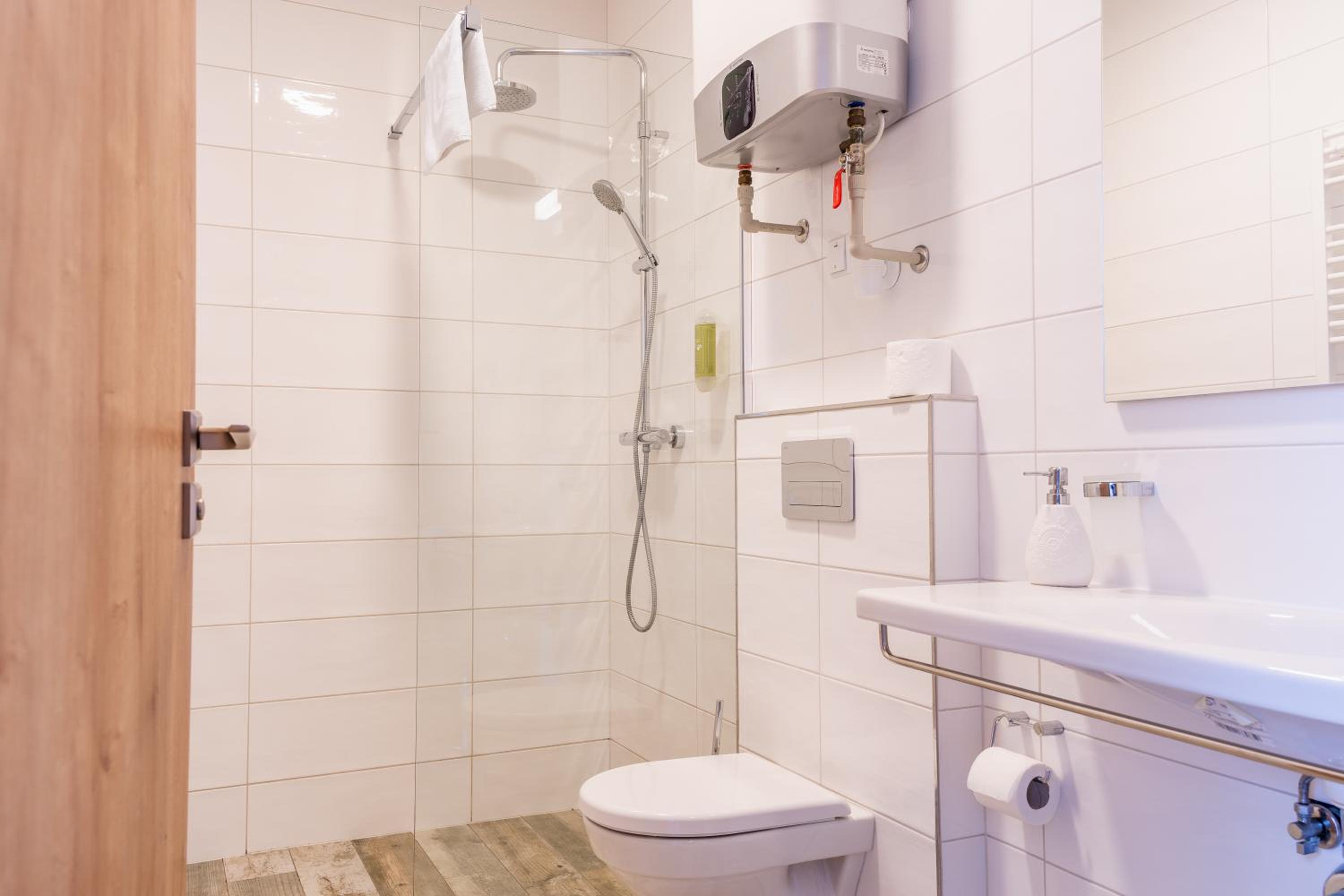 Double or Twin Room with Private Bathroom photo 3