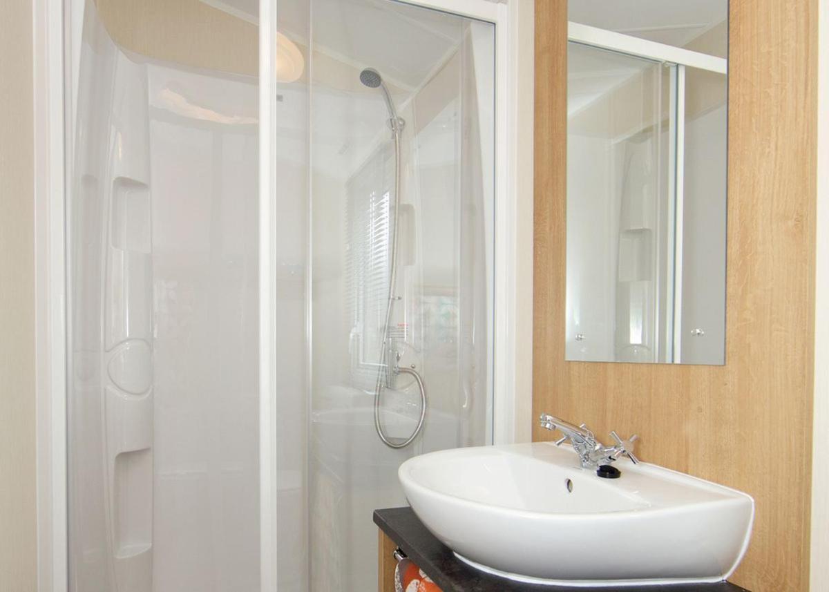 Mobile Home 6 photo 3