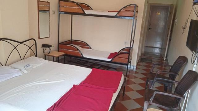 Quadruple Room with Bathroom photo 2