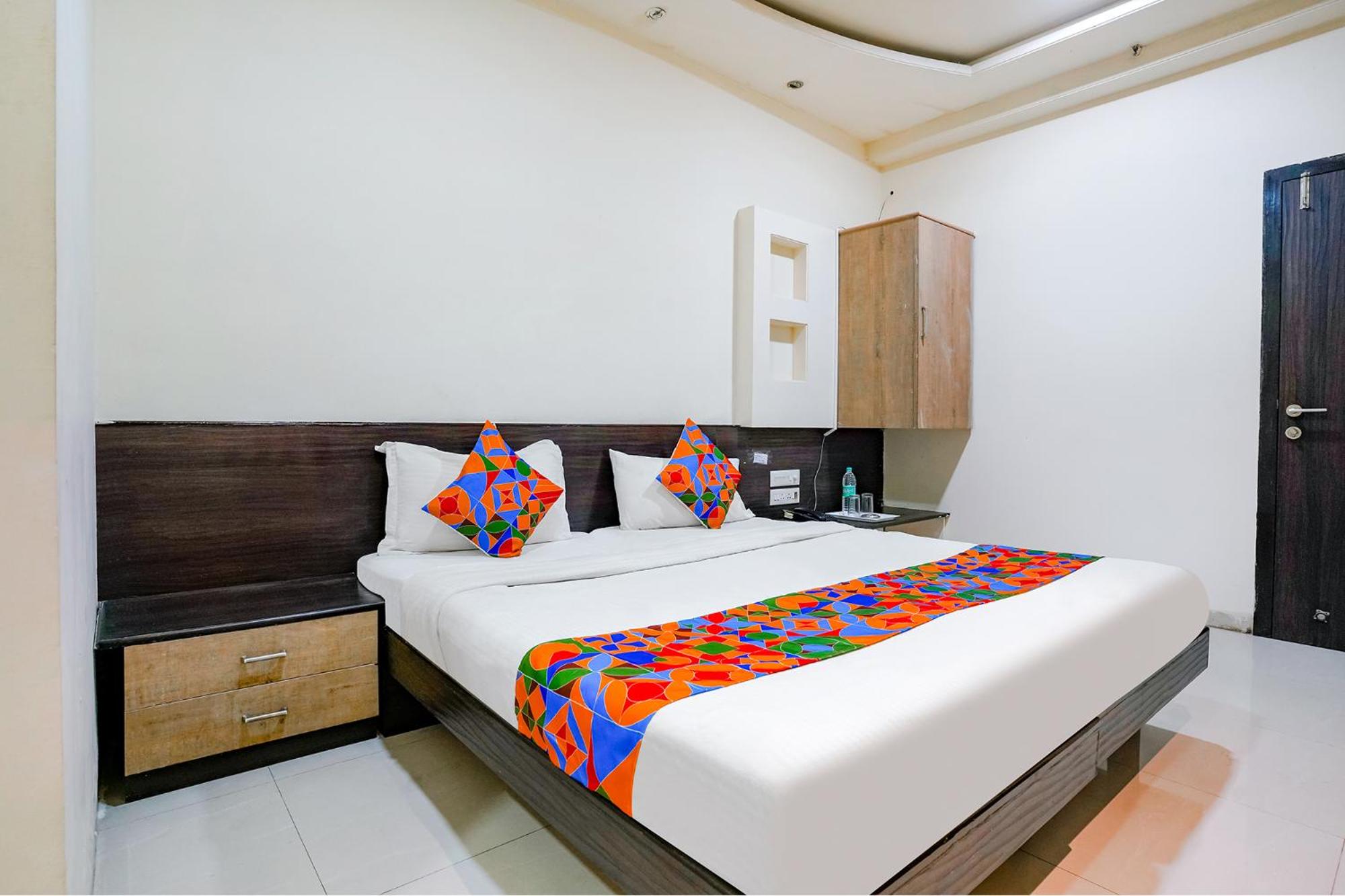 Deluxe Room - Photo 4