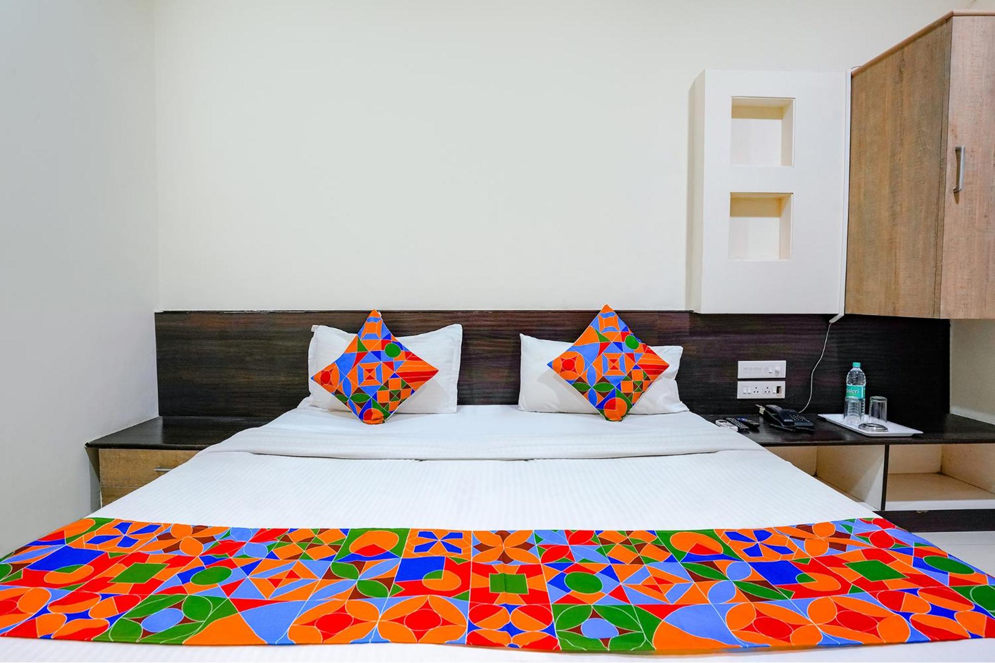 Deluxe Room - Photo 3