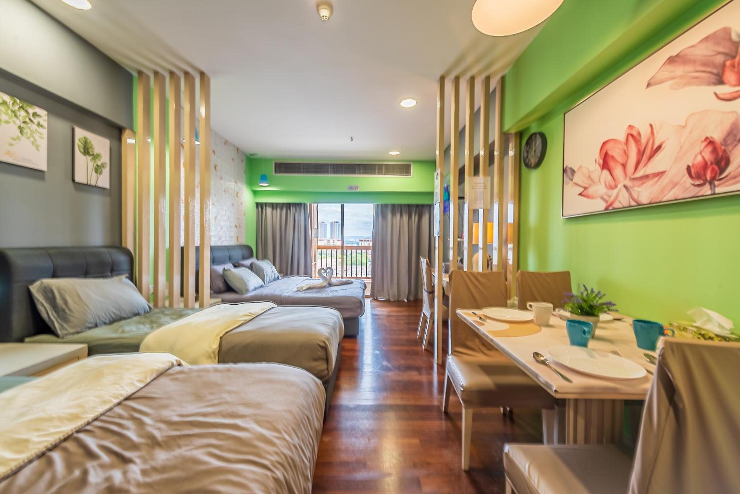 Apartment with Balcony - Photo 3