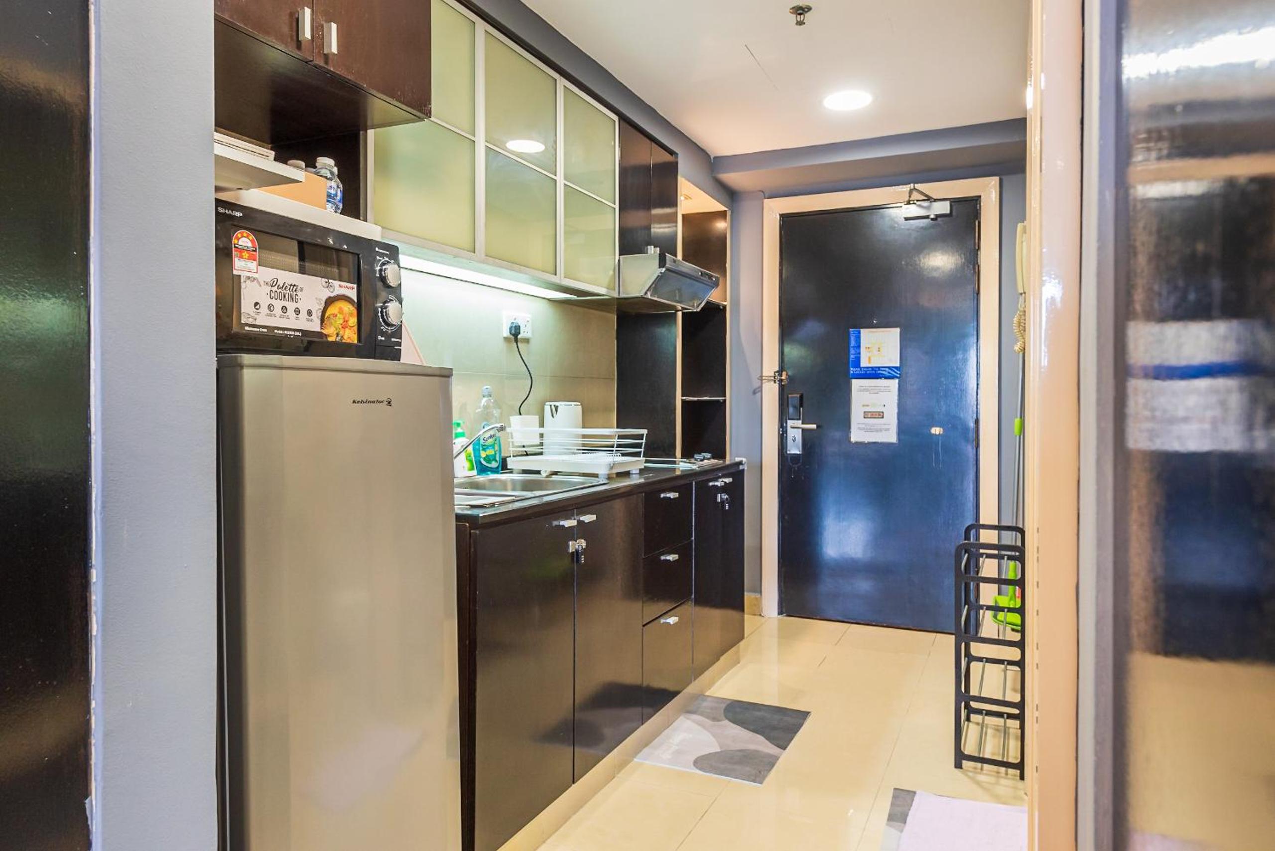 Apartment with Balcony - Photo 9