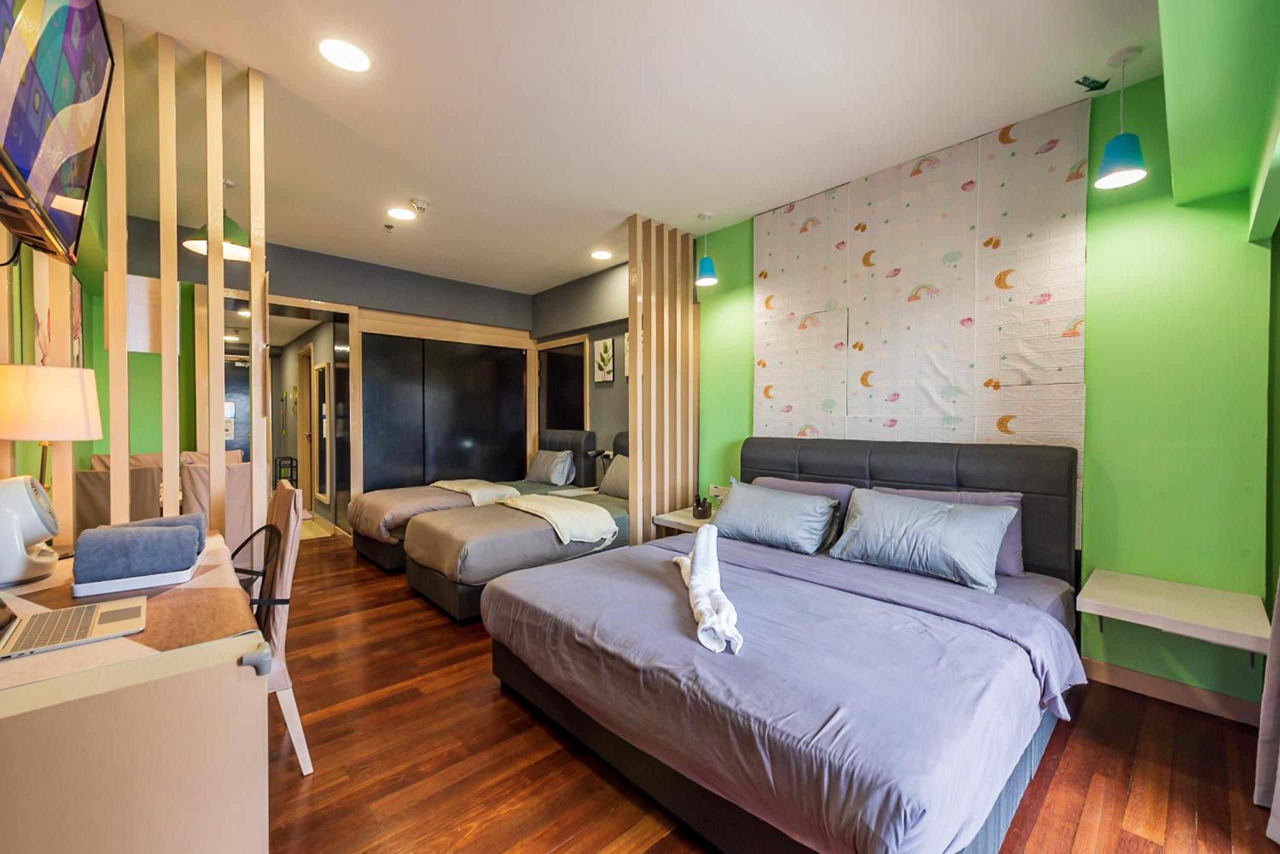 Apartment with Balcony - Photo 2