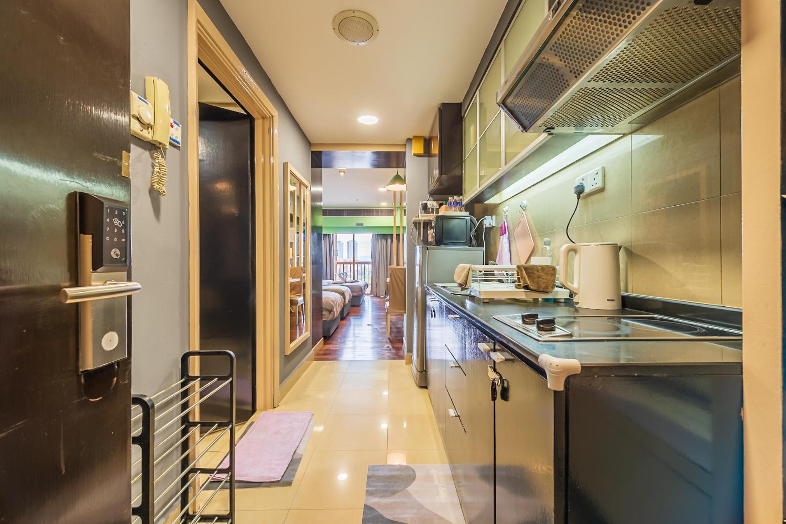 Apartment with Balcony - Photo 10
