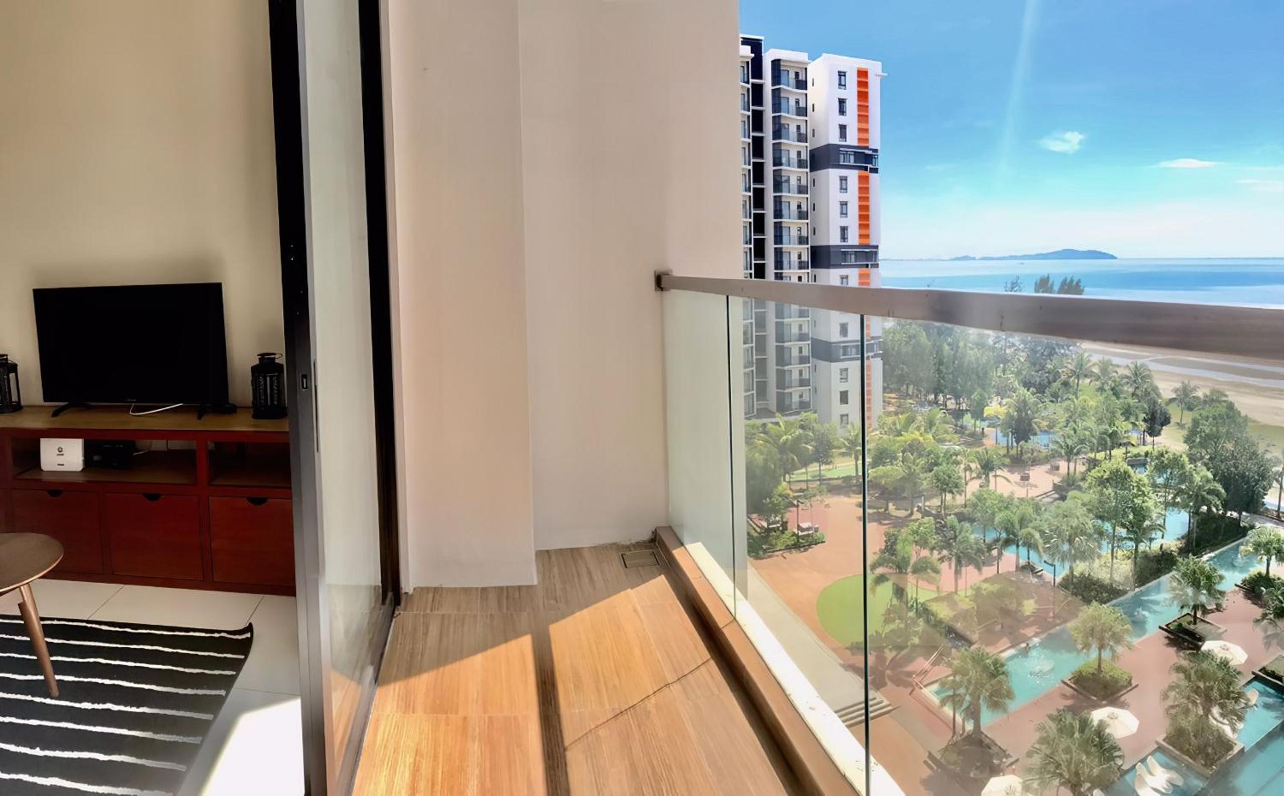 Family Room with Sea View - Photo 6