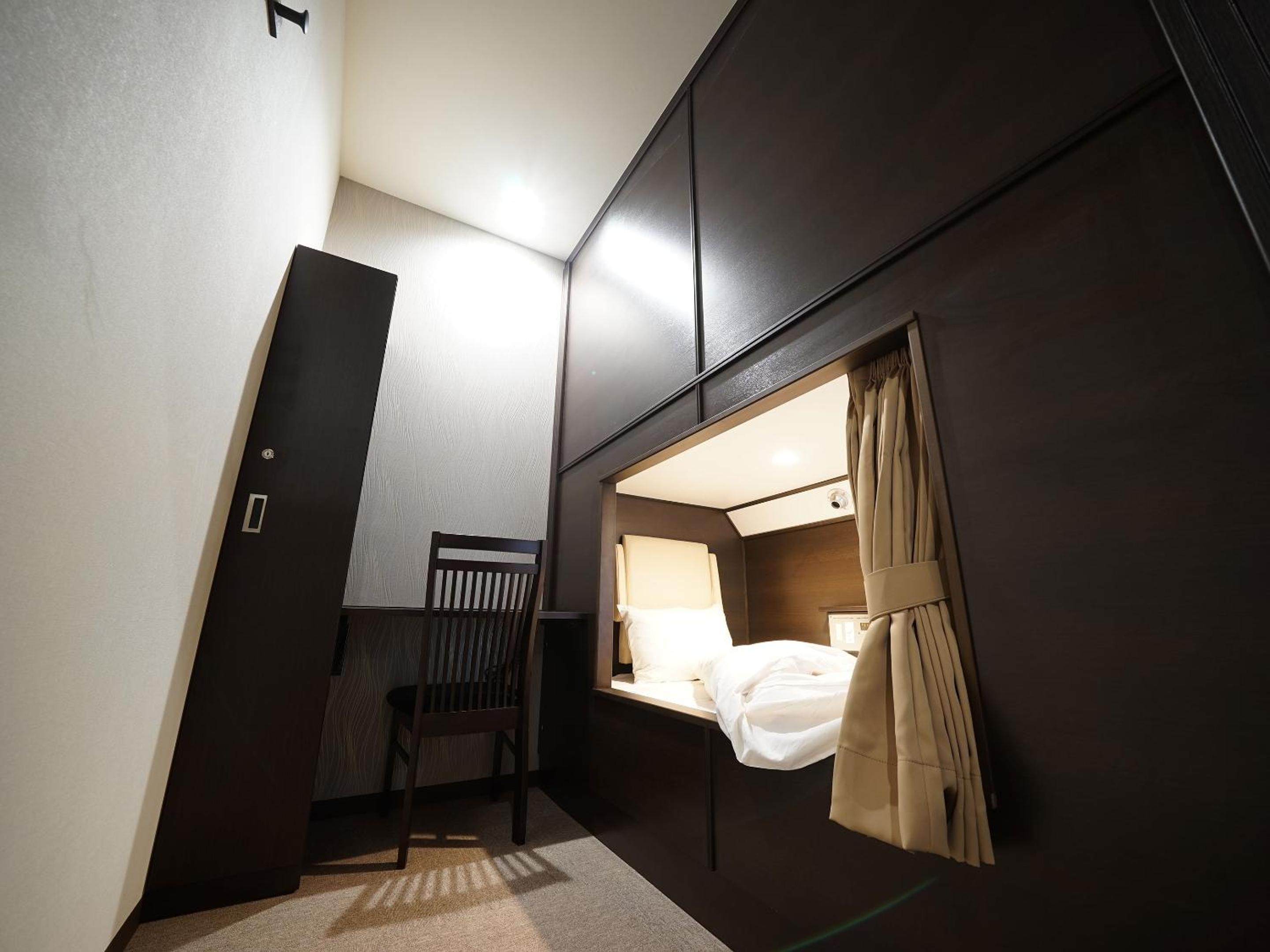 Semi-Private Cabin - Male Only - Photo 1