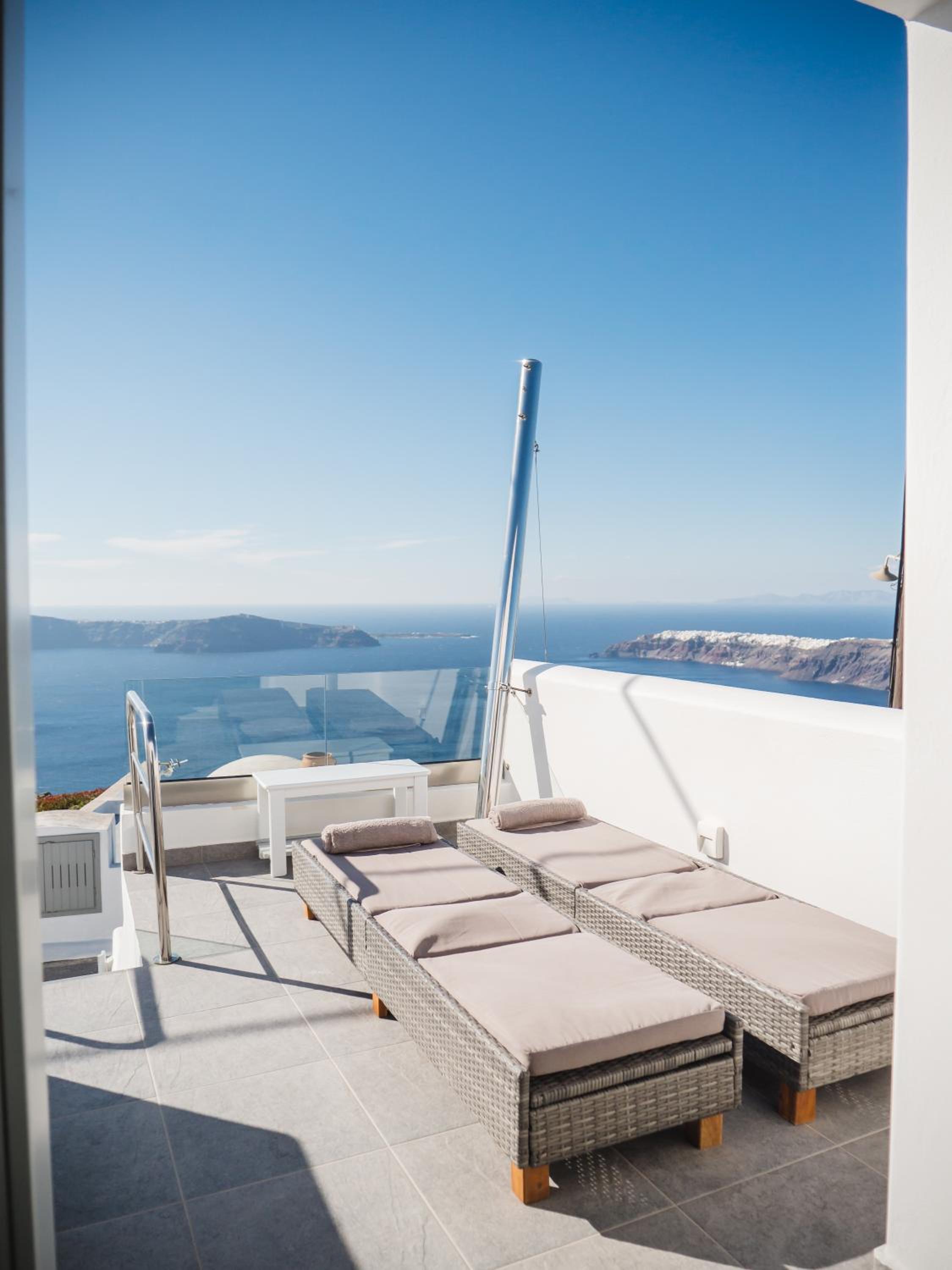 Honeymoon suite with outdoor heated jacuzzi - Photo 19