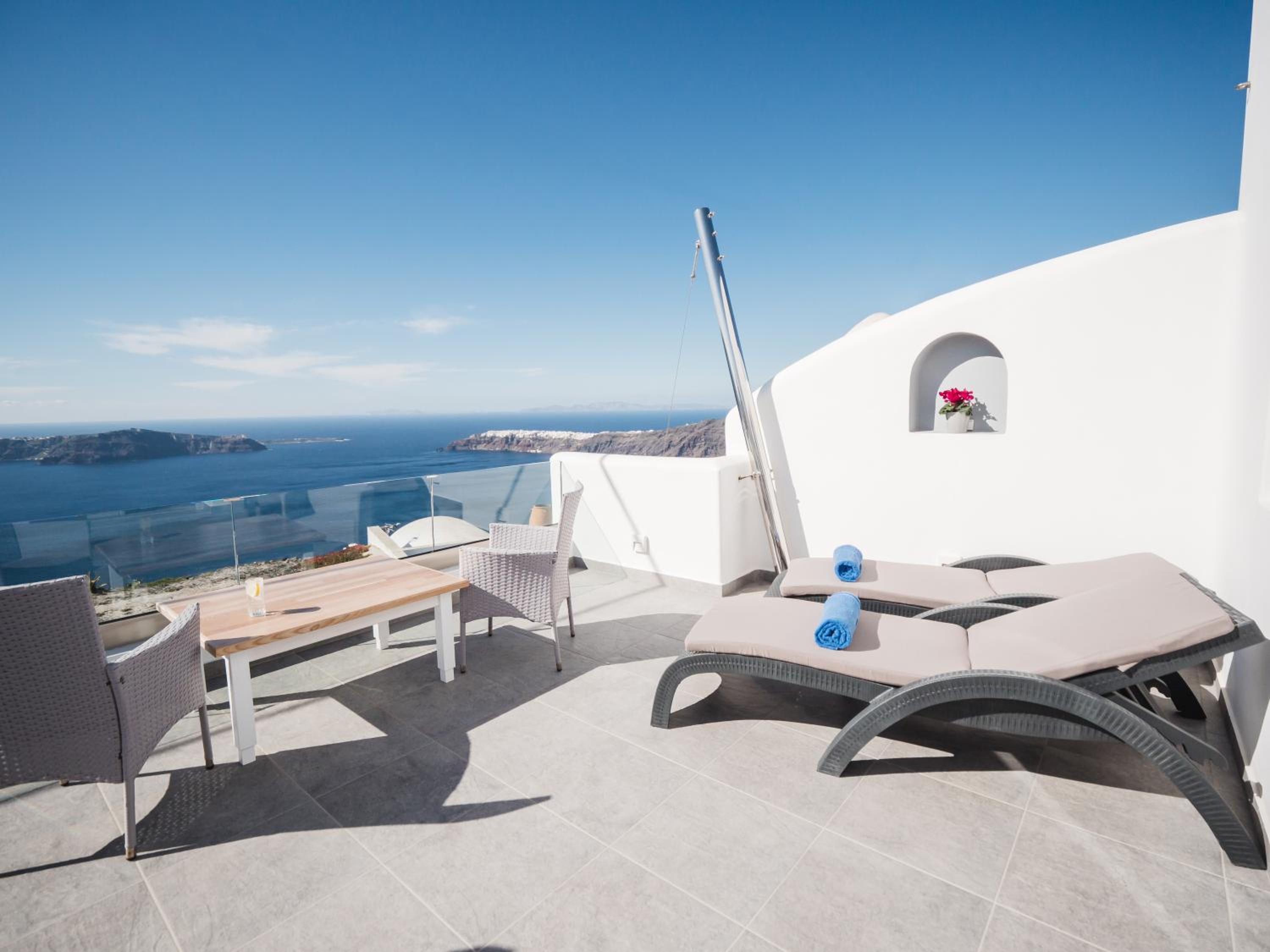 Deluxe Suite with outdoor heated Jacuzzi - Photo 6