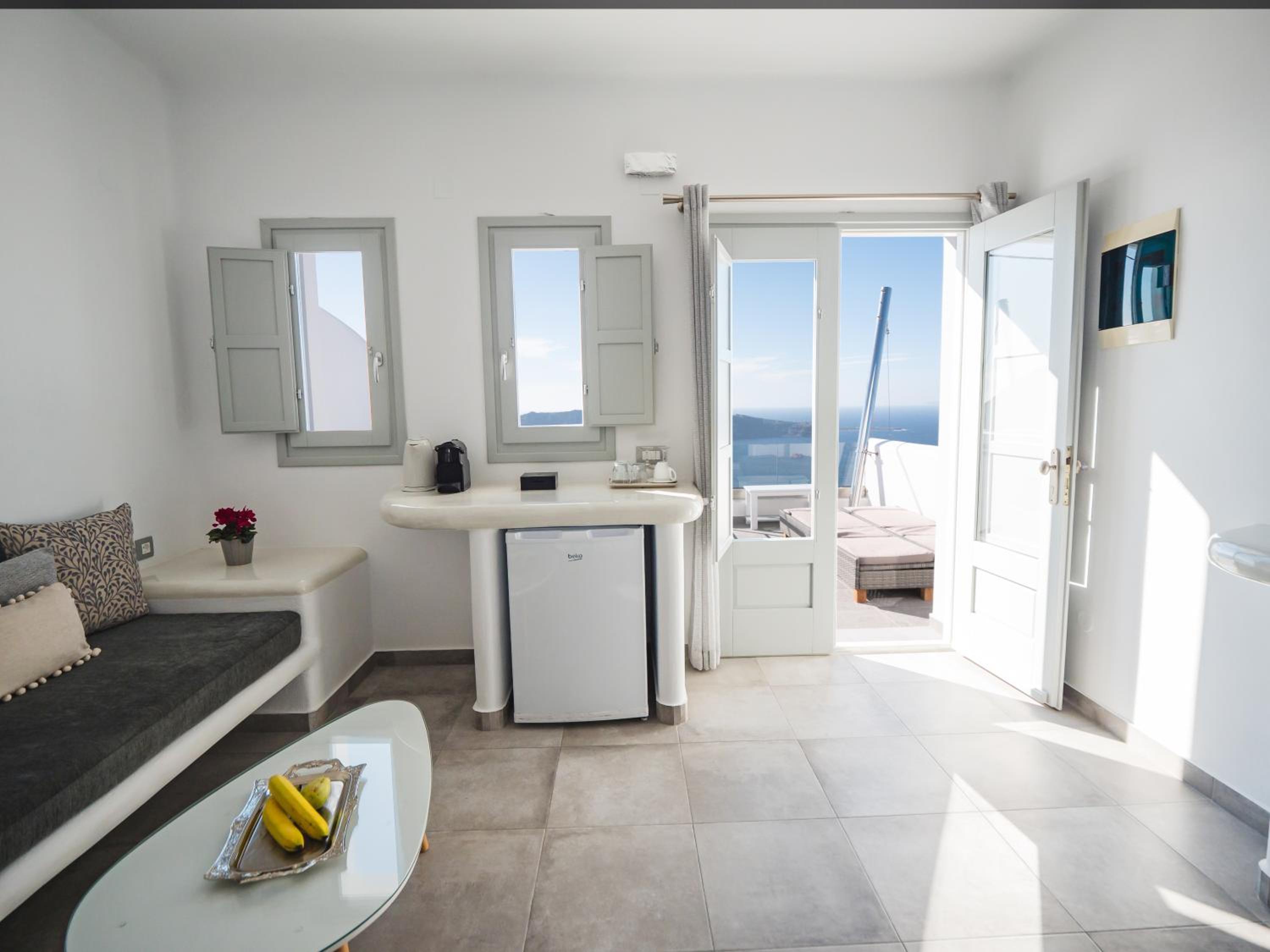 Honeymoon suite with outdoor heated jacuzzi - Photo 28