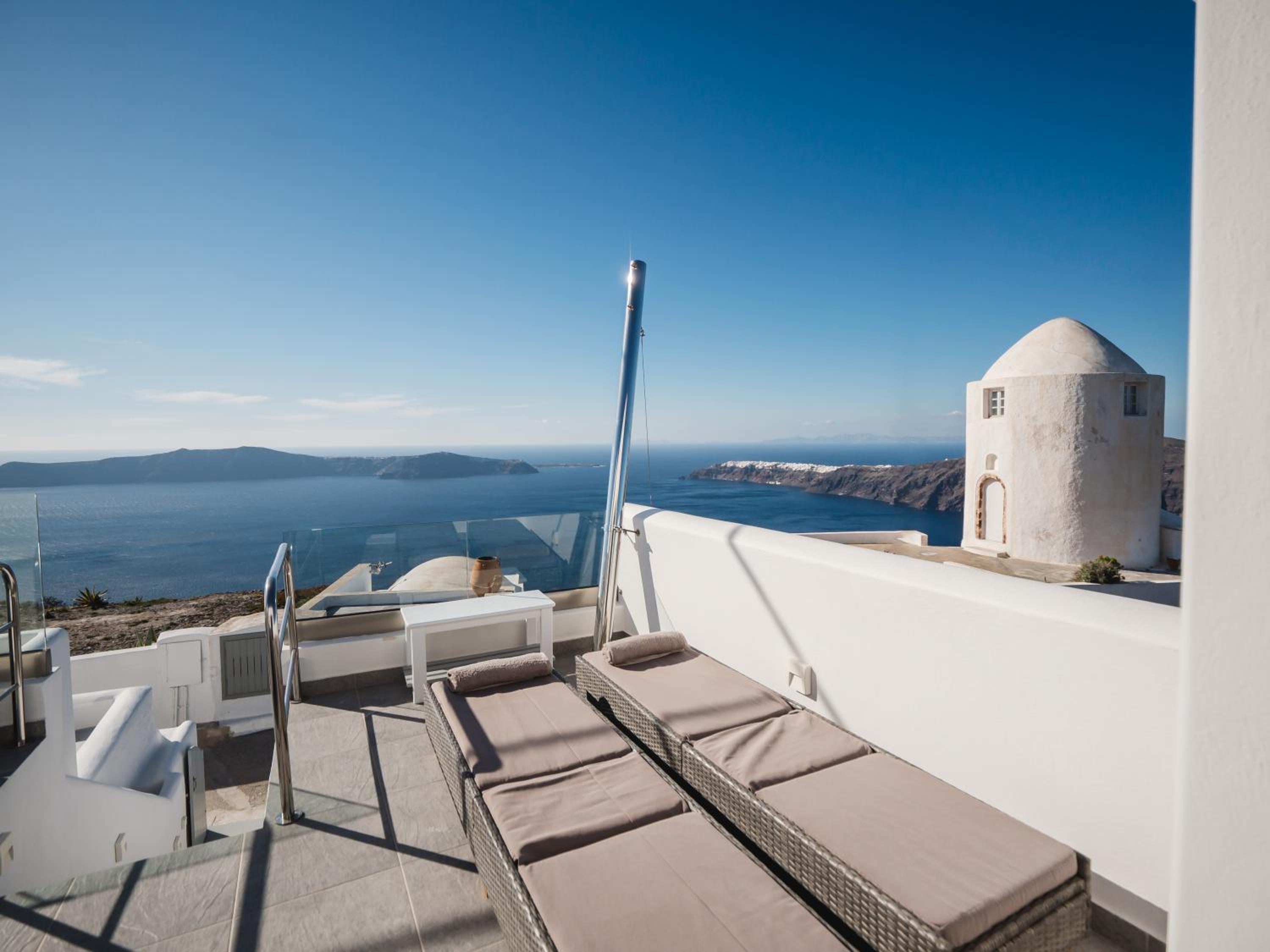 Honeymoon suite with outdoor heated jacuzzi - Photo 30