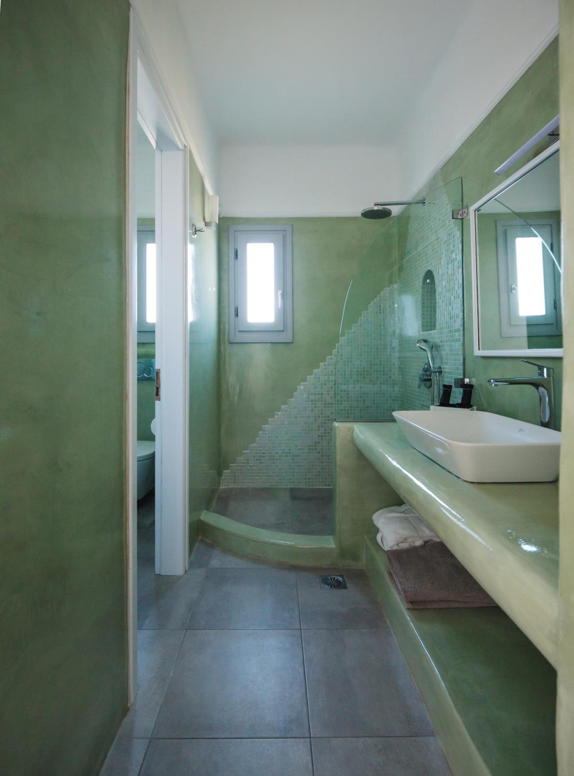 Honeymoon suite with outdoor heated jacuzzi - Photo 34