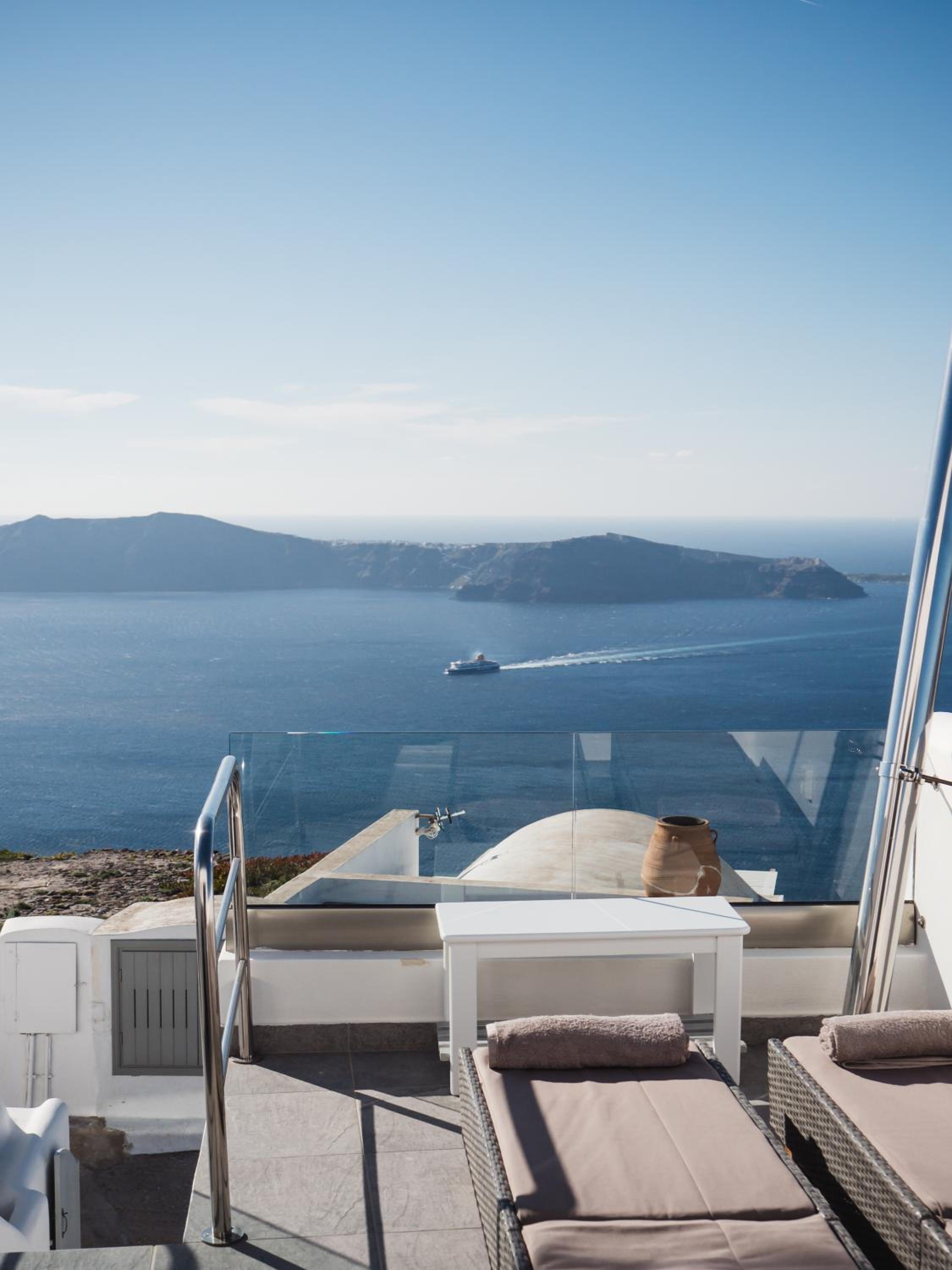 Honeymoon suite with outdoor heated jacuzzi - Photo 35
