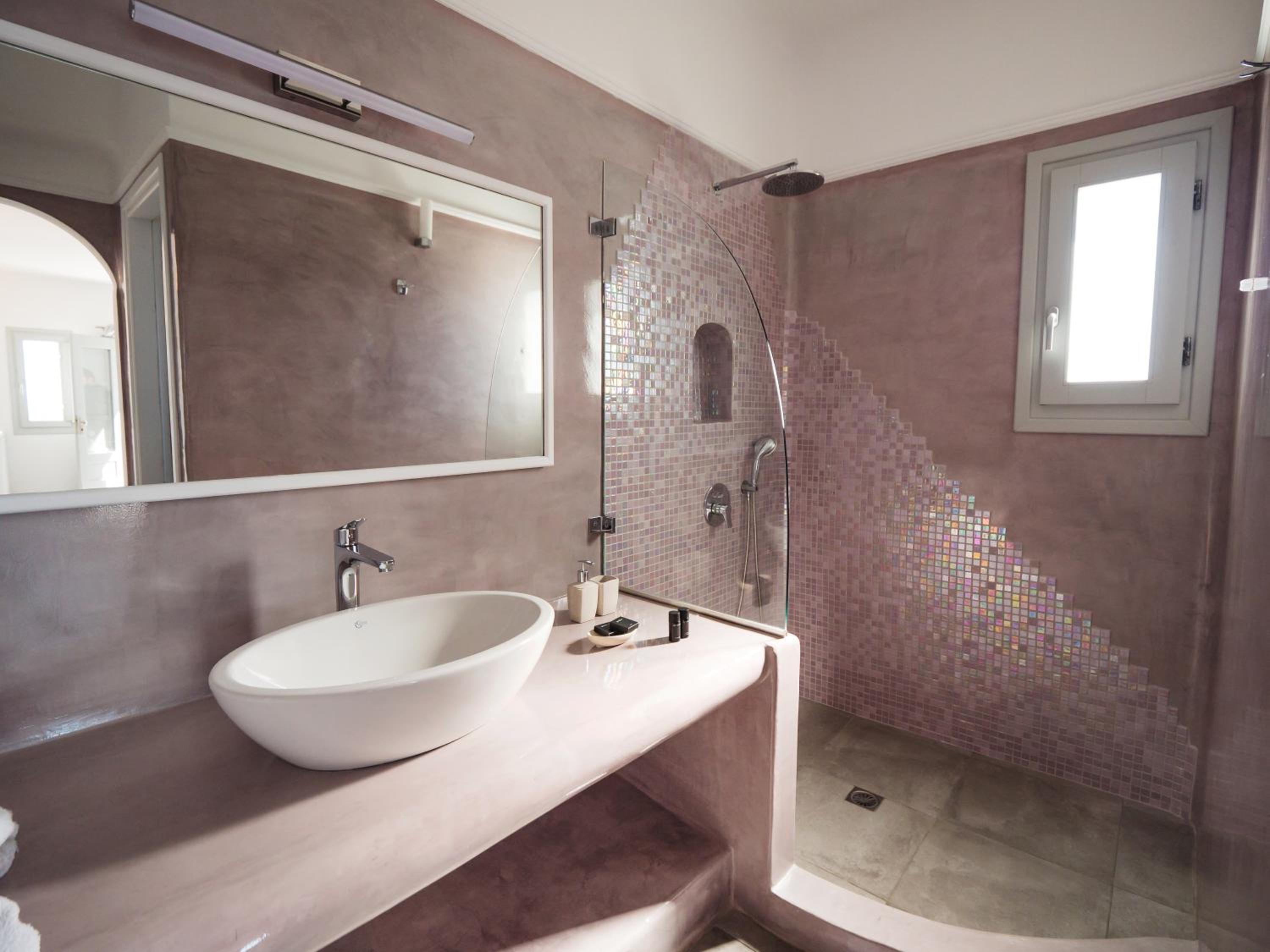 Deluxe Suite with outdoor heated Jacuzzi - Photo 25