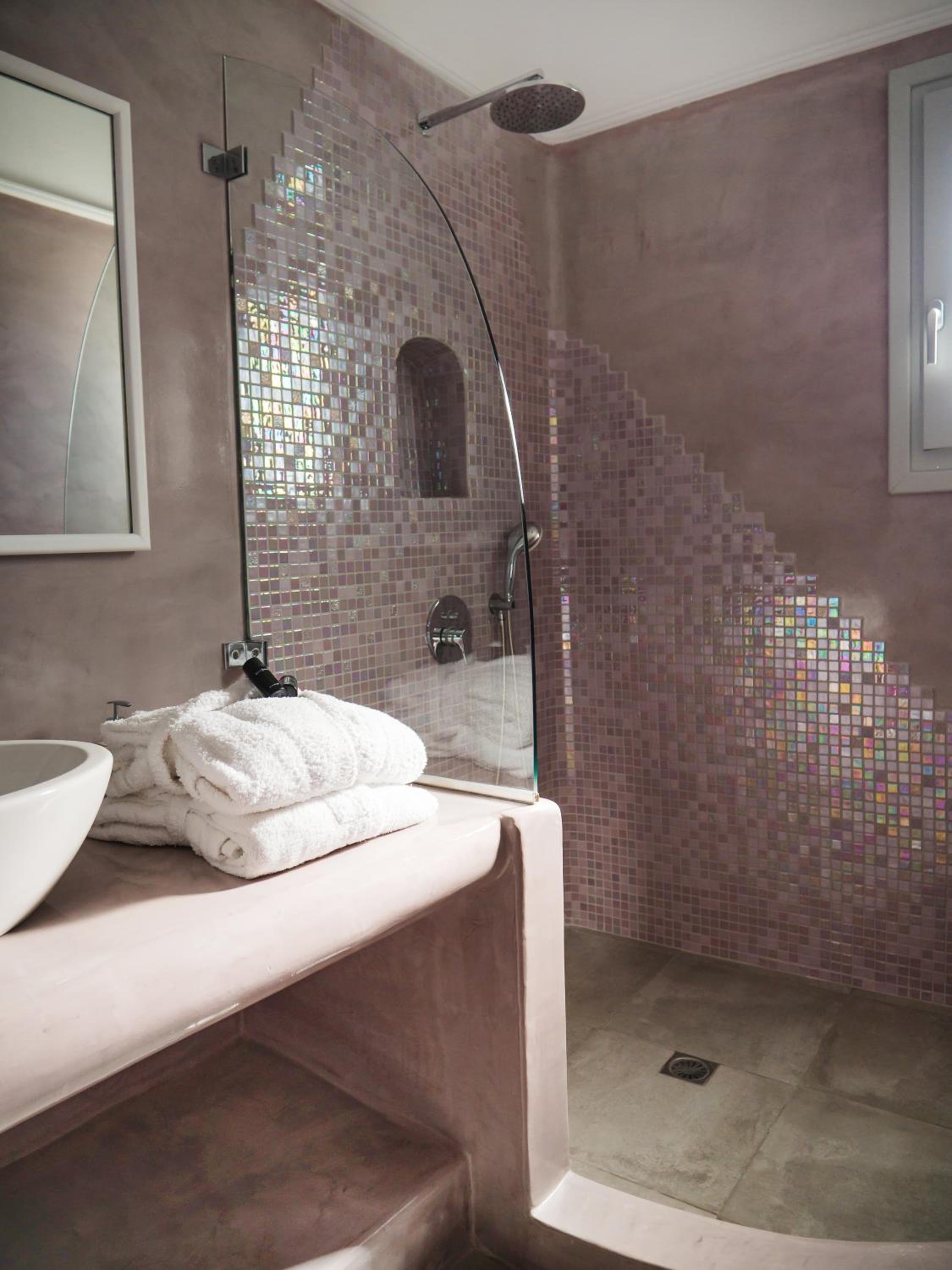 Deluxe Suite with outdoor heated Jacuzzi - Photo 27