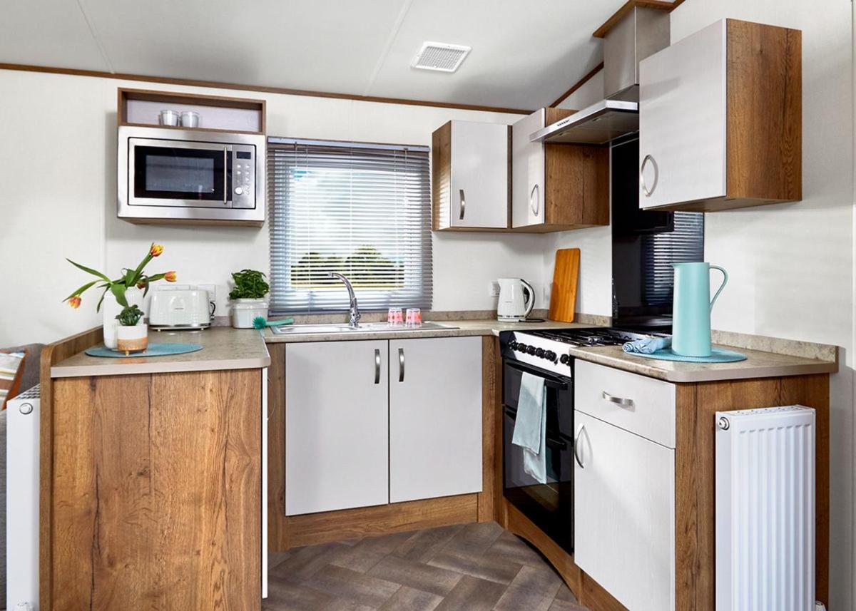 Mobile Home 4 photo 2